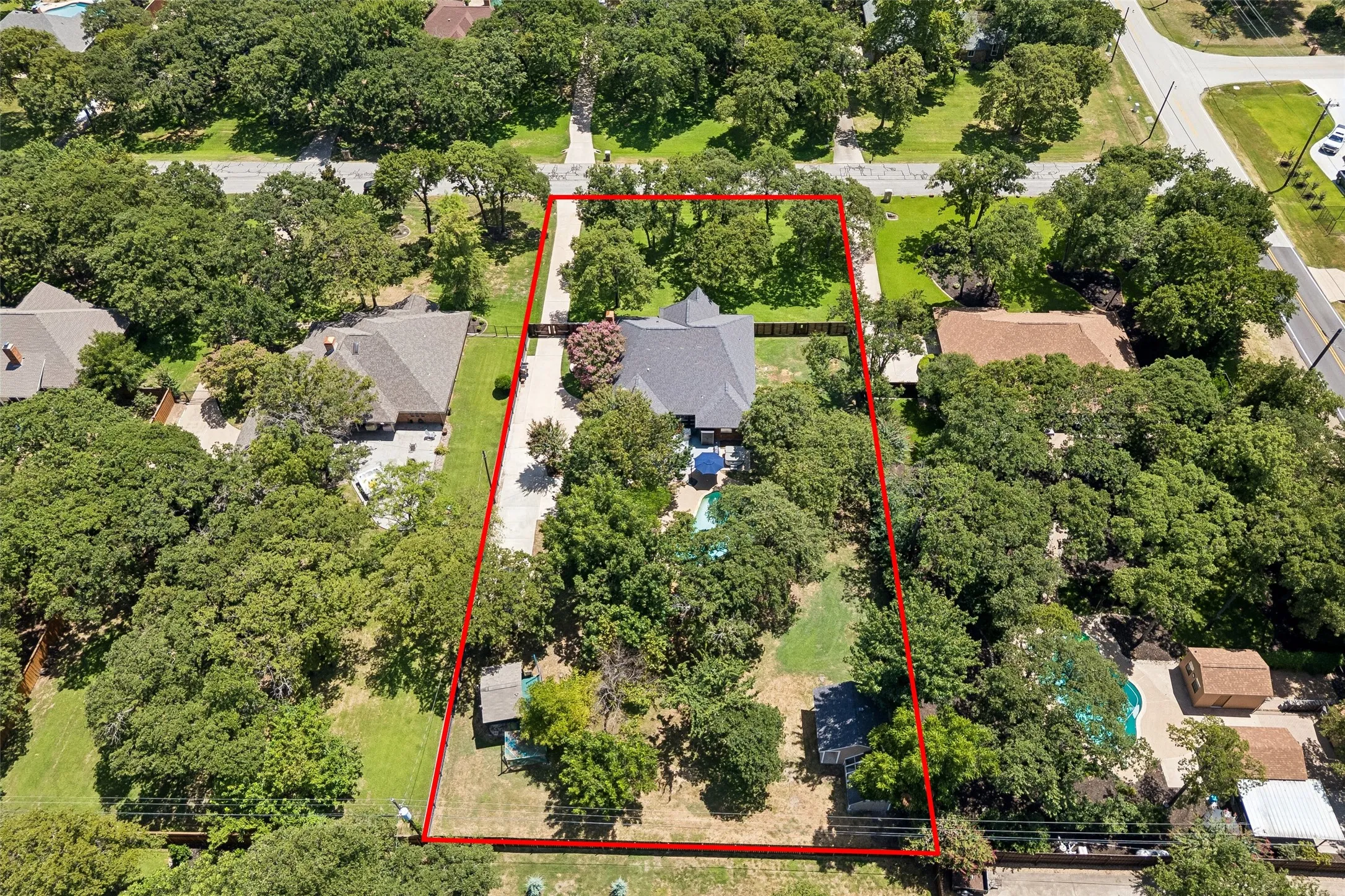 Single Family Residence For Sale in Tarrant County , 2005 Greenwood Lane, Keller, Texas 76262, 3 Bedroom, 2 Bathroom, 2 Garage spaces, 2,253 Sqft, built in 1984, mls#21339692, Real Estate Agent in Keller, Homes For Sale in Tarrant county, Homes For Sale in Keller, Realtor in Keller Texas, Real Estate Brokerage Independent Realty Texas, Luminita Cordes Realtor
