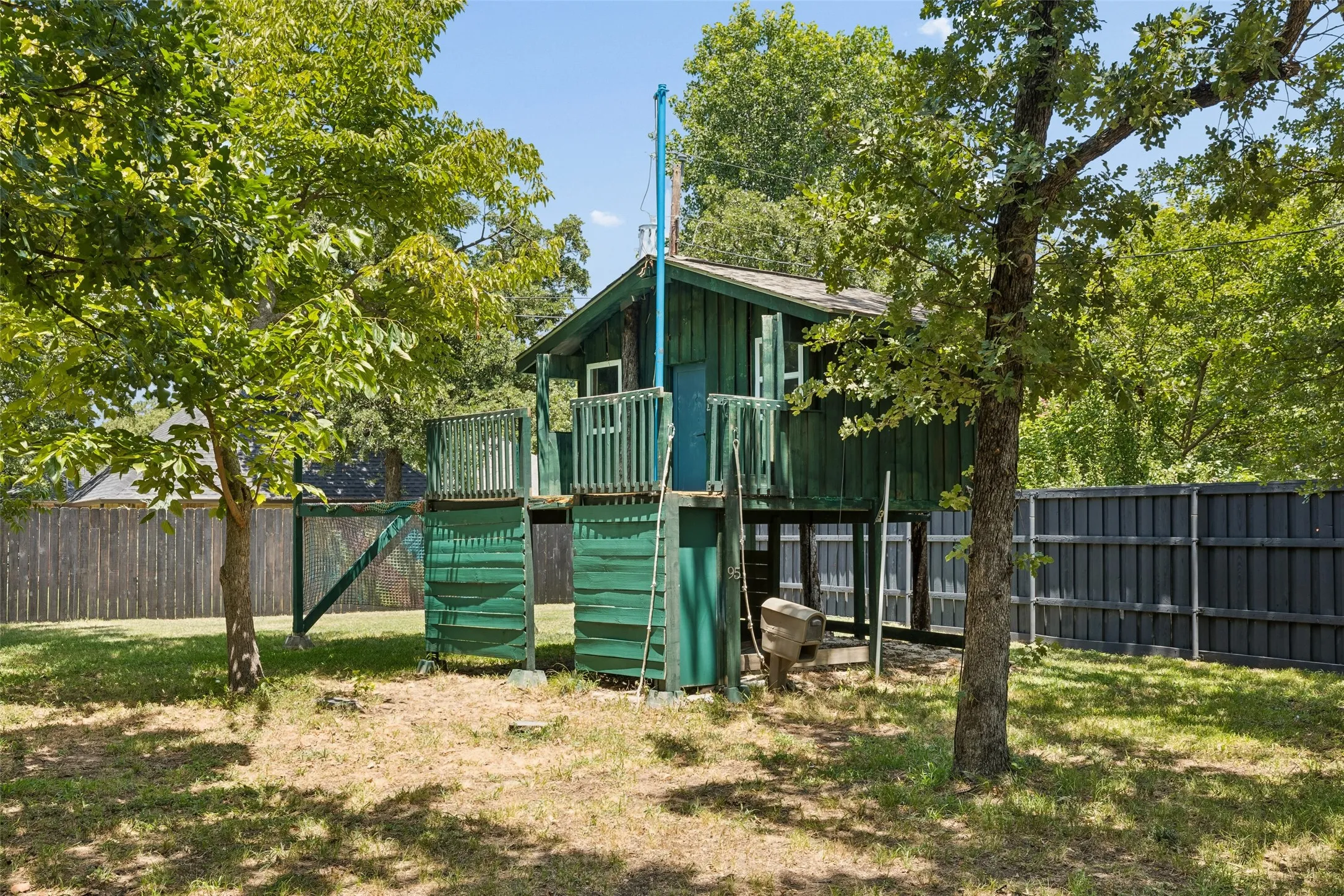 Tree house.condo. The flooring was redone....a perfect place for a sleepover.