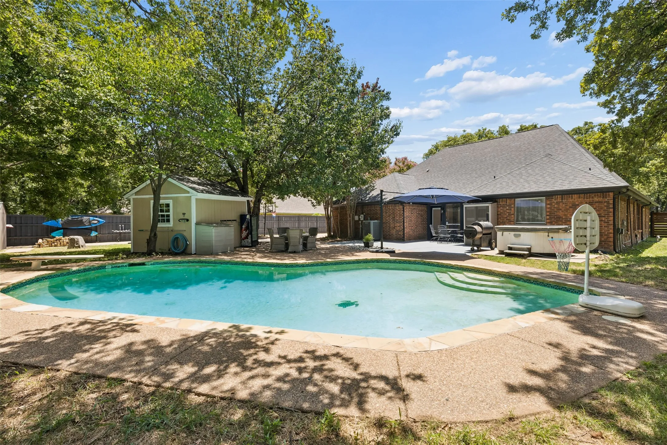 Single Family Residence For Sale in Tarrant County , 2005 Greenwood Lane, Keller, Texas 76262, 3 Bedroom, 2 Bathroom, 2 Garage spaces, 2,253 Sqft, built in 1984, mls#21339692, Real Estate Agent in Keller, Homes For Sale in Tarrant county, Homes For Sale in Keller, Realtor in Keller Texas, Real Estate Brokerage Independent Realty Texas, Luminita Cordes Realtor