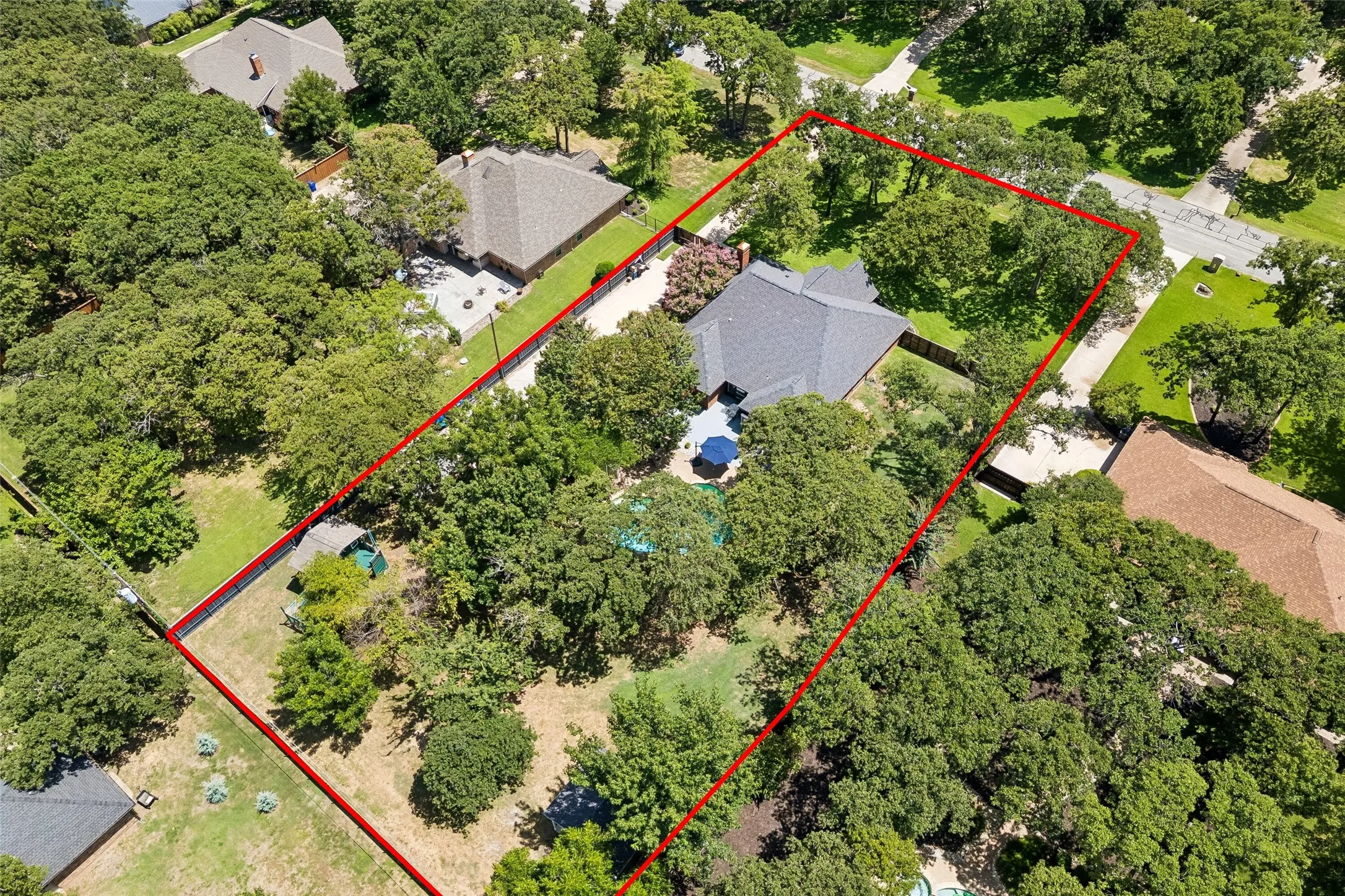 Single Family Residence For Sale in Tarrant County , 2005 Greenwood Lane, Keller, Texas 76262, 3 Bedroom, 2 Bathroom, 2 Garage spaces, 2,253 Sqft, built in 1984, mls#21339692, Real Estate Agent in Keller, Homes For Sale in Tarrant county, Homes For Sale in Keller, Realtor in Keller Texas, Real Estate Brokerage Independent Realty Texas, Luminita Cordes Realtor