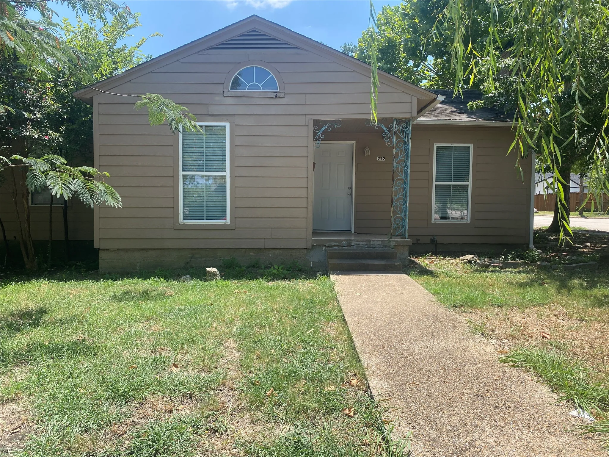 Single Family Residence For Rent in Dallas County , 212 Washington Street, Garland, Texas 75040, 3 Bedroom, 2 Bathroom, 2 Garage spaces, 1,732 Sqft, built in 1949, mls#21339767, Real Estate Agent in Garland, Homes For Rent in Dallas county, Homes For Rent in Garland, Realtor in Garland Texas, Real Estate Brokerage Independent Realty Texas, Luminita Cordes Realtor