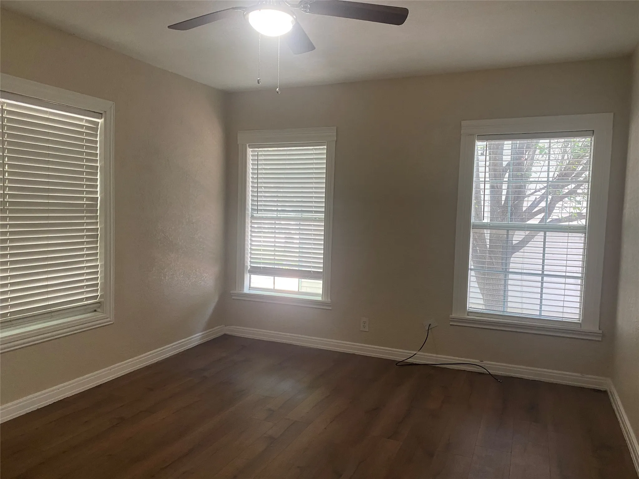 Single Family Residence For Rent in Dallas County , 212 Washington Street, Garland, Texas 75040, 3 Bedroom, 2 Bathroom, 2 Garage spaces, 1,732 Sqft, built in 1949, mls#21339767, Real Estate Agent in Garland, Homes For Rent in Dallas county, Homes For Rent in Garland, Realtor in Garland Texas, Real Estate Brokerage Independent Realty Texas, Luminita Cordes Realtor