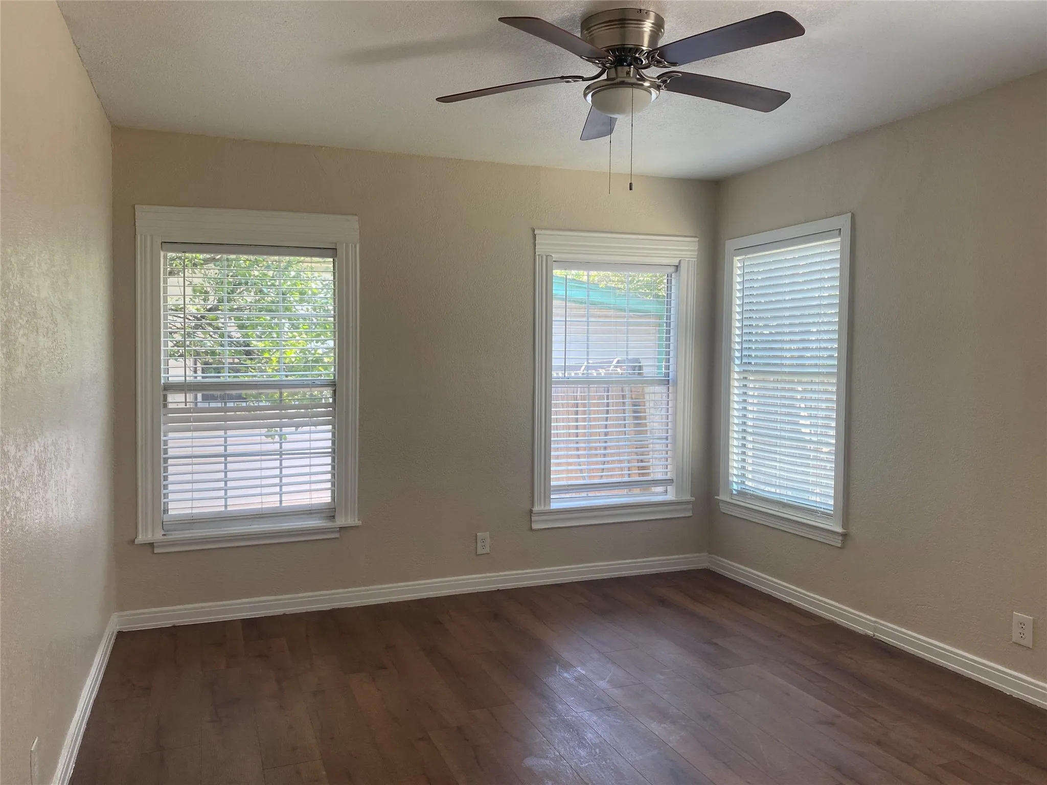 Single Family Residence For Rent in Dallas County , 212 Washington Street, Garland, Texas 75040, 3 Bedroom, 2 Bathroom, 2 Garage spaces, 1,732 Sqft, built in 1949, mls#21339767, Real Estate Agent in Garland, Homes For Rent in Dallas county, Homes For Rent in Garland, Realtor in Garland Texas, Real Estate Brokerage Independent Realty Texas, Luminita Cordes Realtor