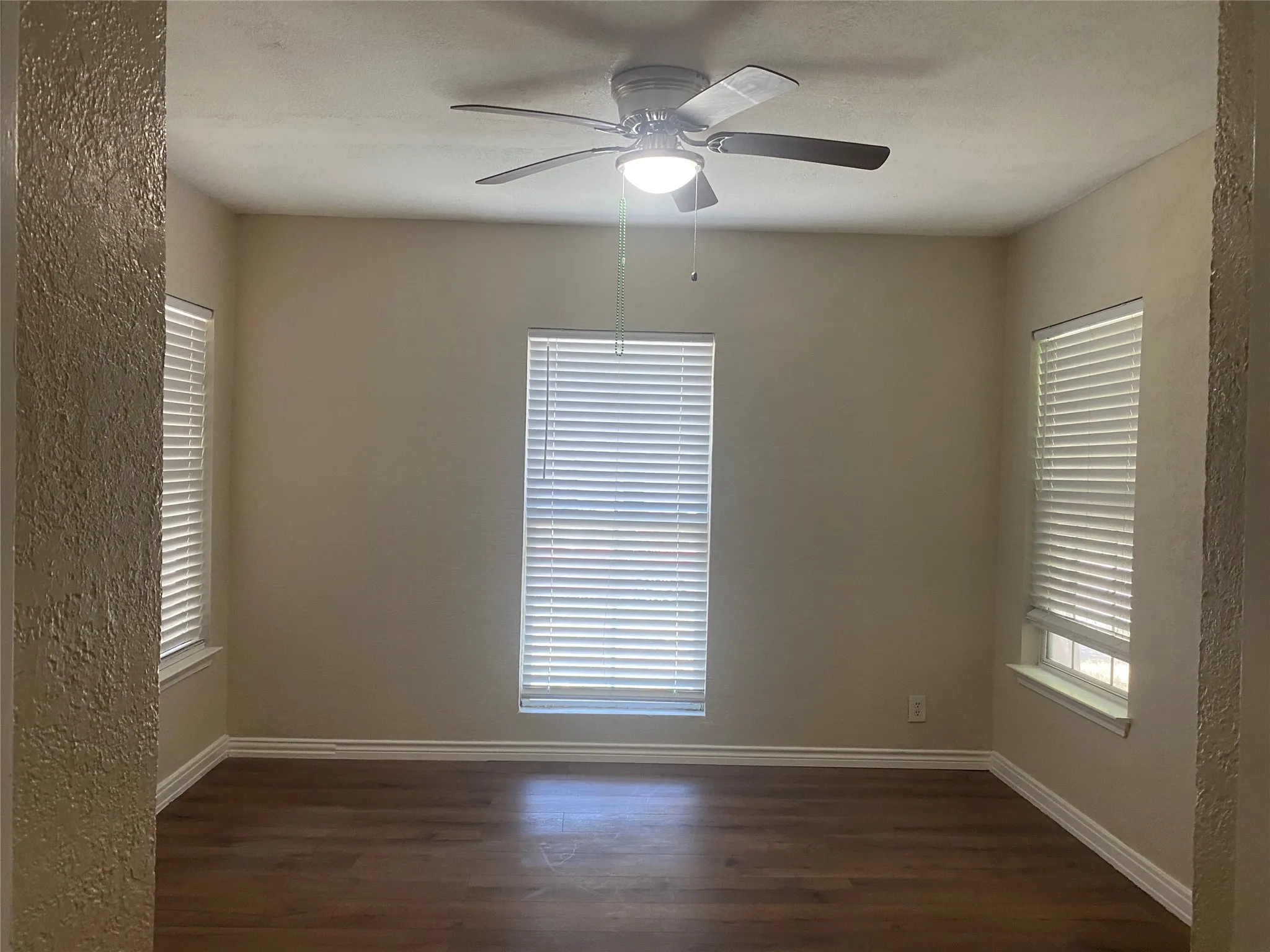Single Family Residence For Rent in Dallas County , 212 Washington Street, Garland, Texas 75040, 3 Bedroom, 2 Bathroom, 2 Garage spaces, 1,732 Sqft, built in 1949, mls#21339767, Real Estate Agent in Garland, Homes For Rent in Dallas county, Homes For Rent in Garland, Realtor in Garland Texas, Real Estate Brokerage Independent Realty Texas, Luminita Cordes Realtor