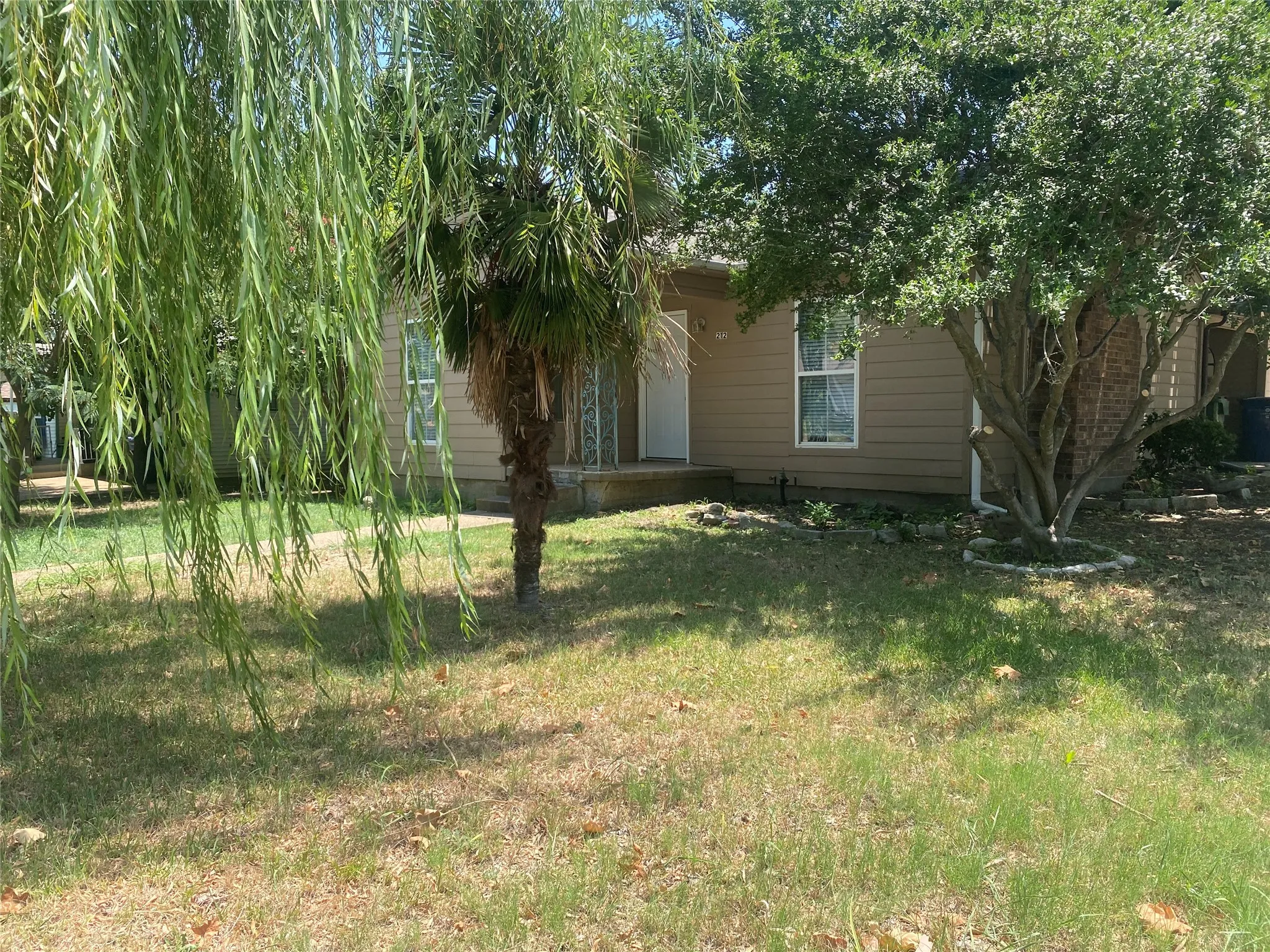 Single Family Residence For Rent in Dallas County , 212 Washington Street, Garland, Texas 75040, 3 Bedroom, 2 Bathroom, 2 Garage spaces, 1,732 Sqft, built in 1949, mls#21339767, Real Estate Agent in Garland, Homes For Rent in Dallas county, Homes For Rent in Garland, Realtor in Garland Texas, Real Estate Brokerage Independent Realty Texas, Luminita Cordes Realtor