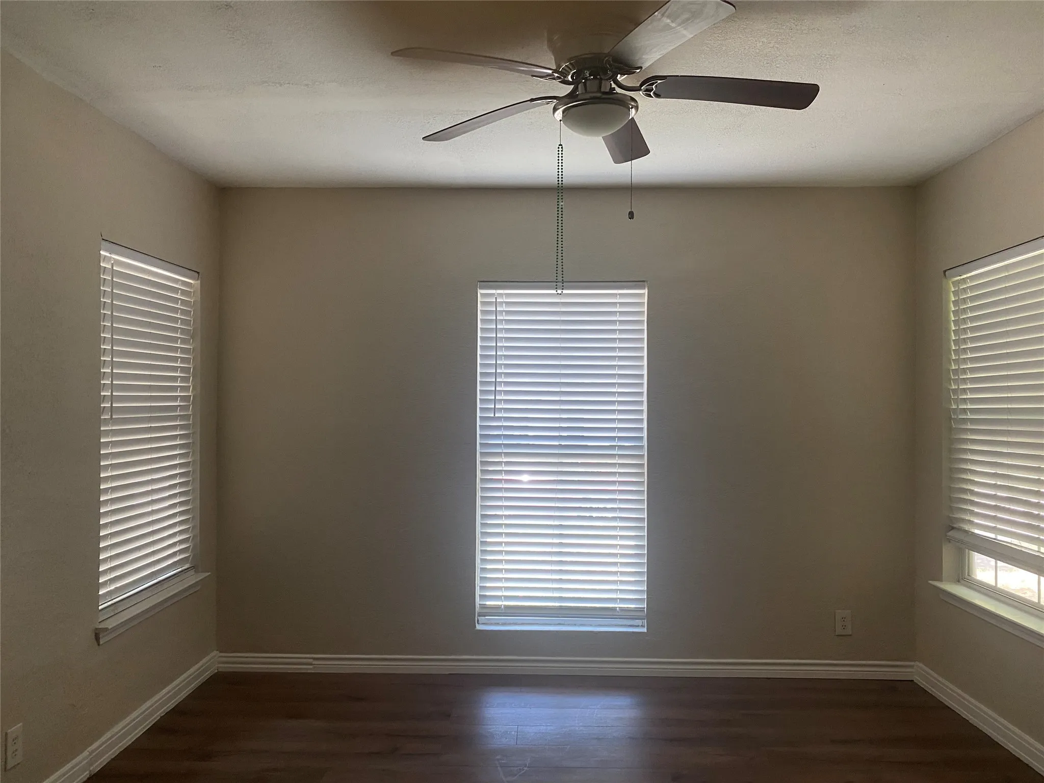 Single Family Residence For Rent in Dallas County , 212 Washington Street, Garland, Texas 75040, 3 Bedroom, 2 Bathroom, 2 Garage spaces, 1,732 Sqft, built in 1949, mls#21339767, Real Estate Agent in Garland, Homes For Rent in Dallas county, Homes For Rent in Garland, Realtor in Garland Texas, Real Estate Brokerage Independent Realty Texas, Luminita Cordes Realtor