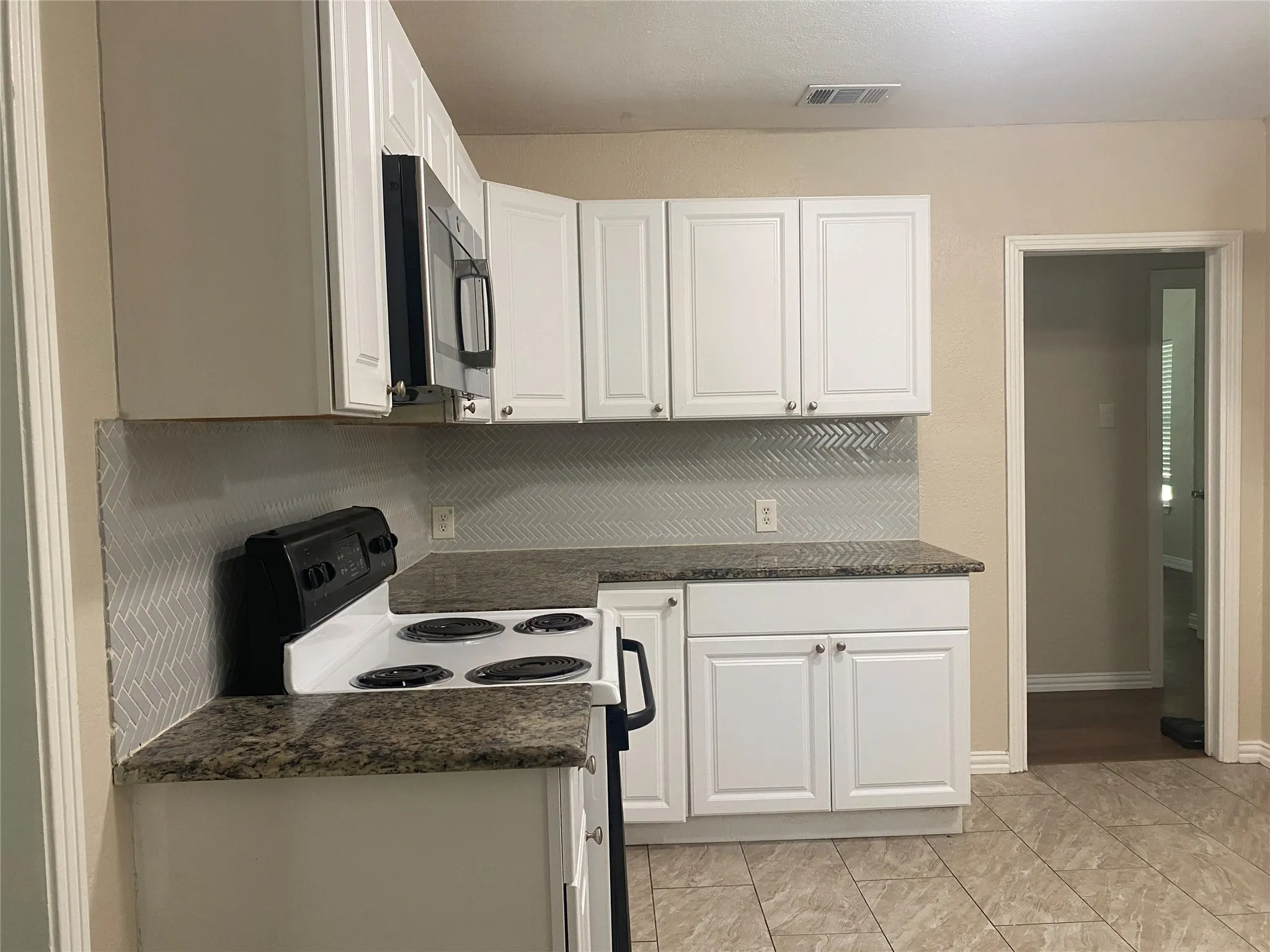 Single Family Residence For Rent in Dallas County , 212 Washington Street, Garland, Texas 75040, 3 Bedroom, 2 Bathroom, 2 Garage spaces, 1,732 Sqft, built in 1949, mls#21339767, Real Estate Agent in Garland, Homes For Rent in Dallas county, Homes For Rent in Garland, Realtor in Garland Texas, Real Estate Brokerage Independent Realty Texas, Luminita Cordes Realtor