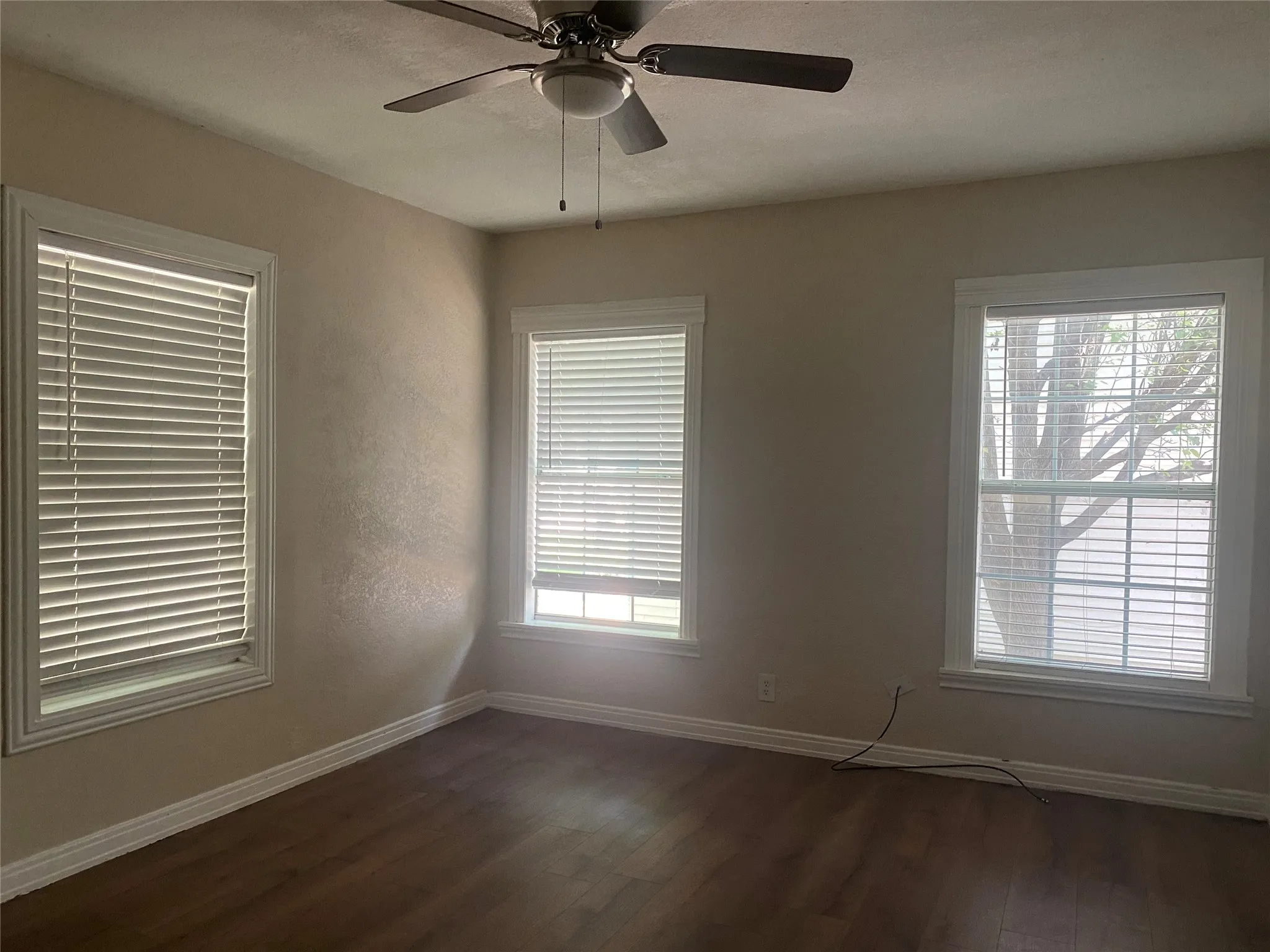 Single Family Residence For Rent in Dallas County , 212 Washington Street, Garland, Texas 75040, 3 Bedroom, 2 Bathroom, 2 Garage spaces, 1,732 Sqft, built in 1949, mls#21339767, Real Estate Agent in Garland, Homes For Rent in Dallas county, Homes For Rent in Garland, Realtor in Garland Texas, Real Estate Brokerage Independent Realty Texas, Luminita Cordes Realtor