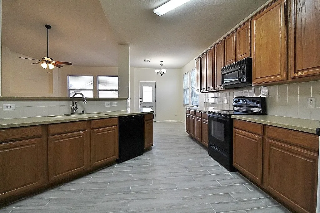 Single Family Residence For Rent in Tarrant County , 10125 Sourwood Drive, Fort Worth, Texas 76244, 4 Bedroom, 3 Bathroom, 2 Garage spaces, 2,947 Sqft, built in 2004, mls#21339796, Real Estate Agent in Fort Worth, Homes For Rent in Tarrant county, Homes For Rent in Fort Worth, Realtor in Fort Worth Texas, Real Estate Brokerage Independent Realty Texas, Luminita Cordes Realtor