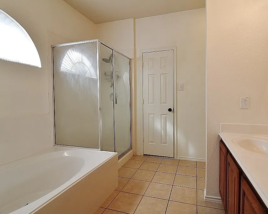 Single Family Residence For Rent in Tarrant County , 10125 Sourwood Drive, Fort Worth, Texas 76244, 4 Bedroom, 3 Bathroom, 2 Garage spaces, 2,947 Sqft, built in 2004, mls#21339796, Real Estate Agent in Fort Worth, Homes For Rent in Tarrant county, Homes For Rent in Fort Worth, Realtor in Fort Worth Texas, Real Estate Brokerage Independent Realty Texas, Luminita Cordes Realtor