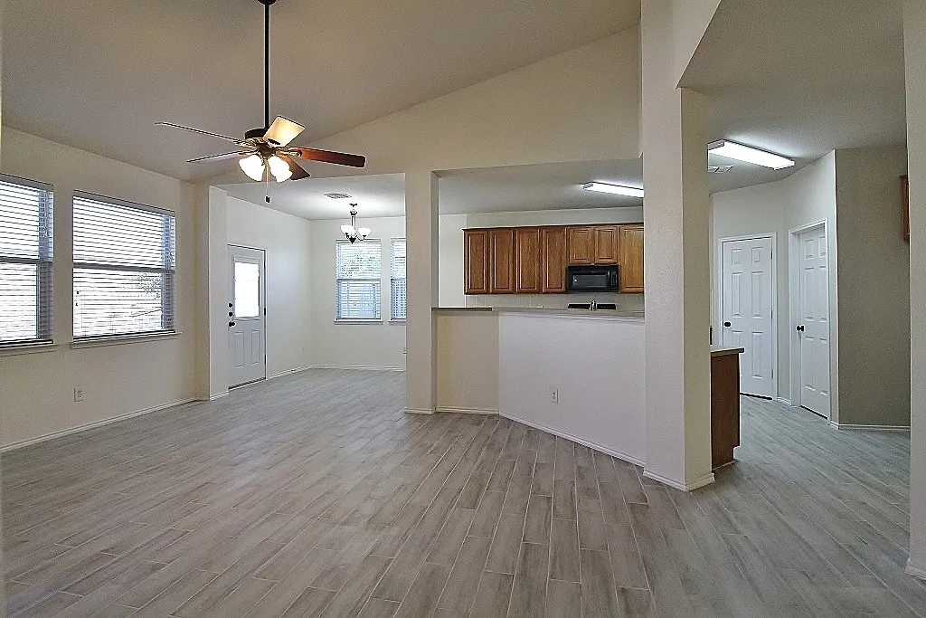Single Family Residence For Rent in Tarrant County , 10125 Sourwood Drive, Fort Worth, Texas 76244, 4 Bedroom, 3 Bathroom, 2 Garage spaces, 2,947 Sqft, built in 2004, mls#21339796, Real Estate Agent in Fort Worth, Homes For Rent in Tarrant county, Homes For Rent in Fort Worth, Realtor in Fort Worth Texas, Real Estate Brokerage Independent Realty Texas, Luminita Cordes Realtor