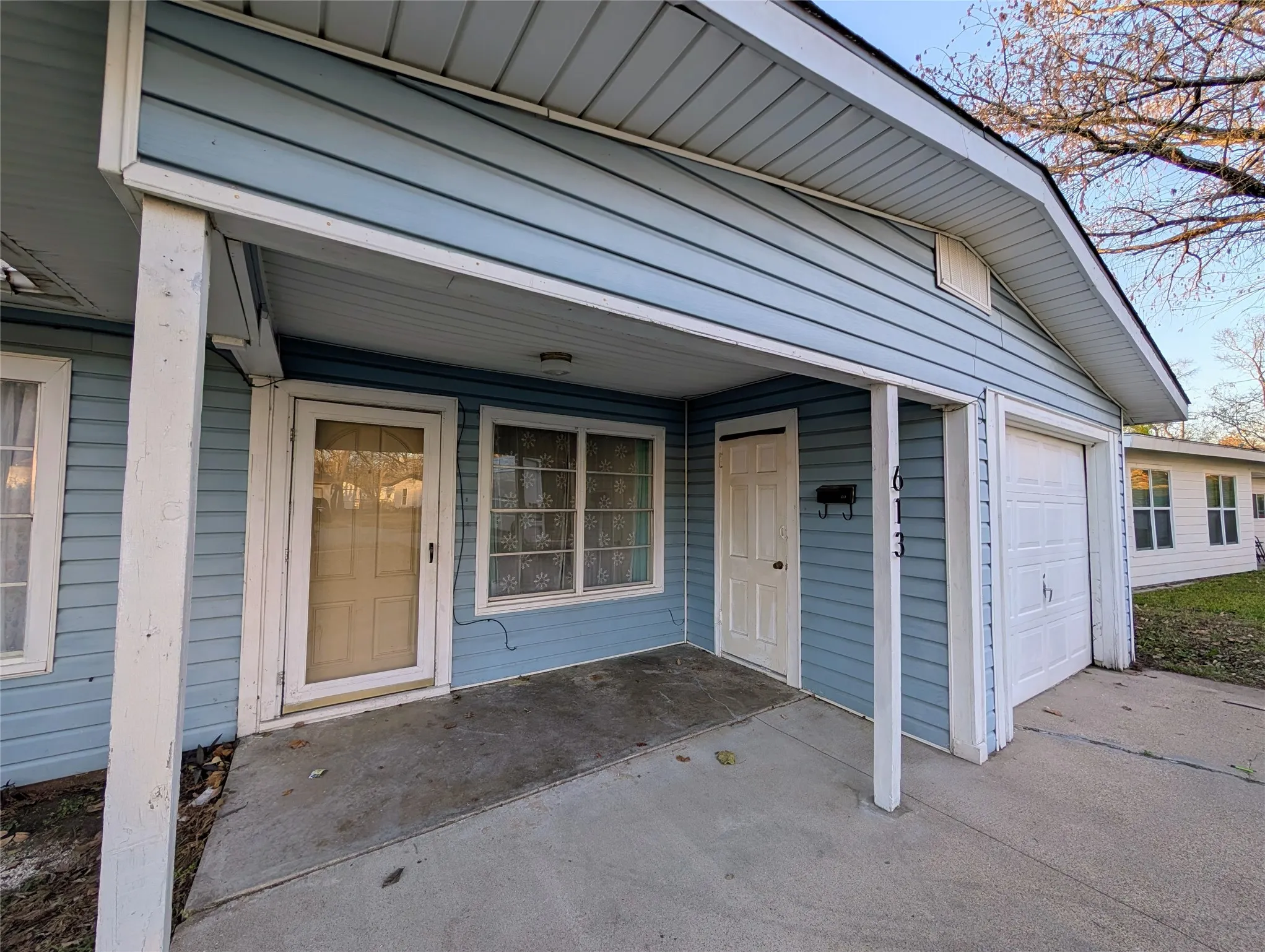 Single Family Residence For Sale in Dallas County , 613 Grande Drive, Mesquite, Texas 75149, 3 Bedroom, 2 Bathroom, 1 Garage spaces, 1,042 Sqft, built in 1954, mls#21337462, Real Estate Agent in Mesquite, Homes For Sale in Dallas county, Homes For Sale in Mesquite, Realtor in Mesquite Texas, Real Estate Brokerage Independent Realty Texas, Luminita Cordes Realtor