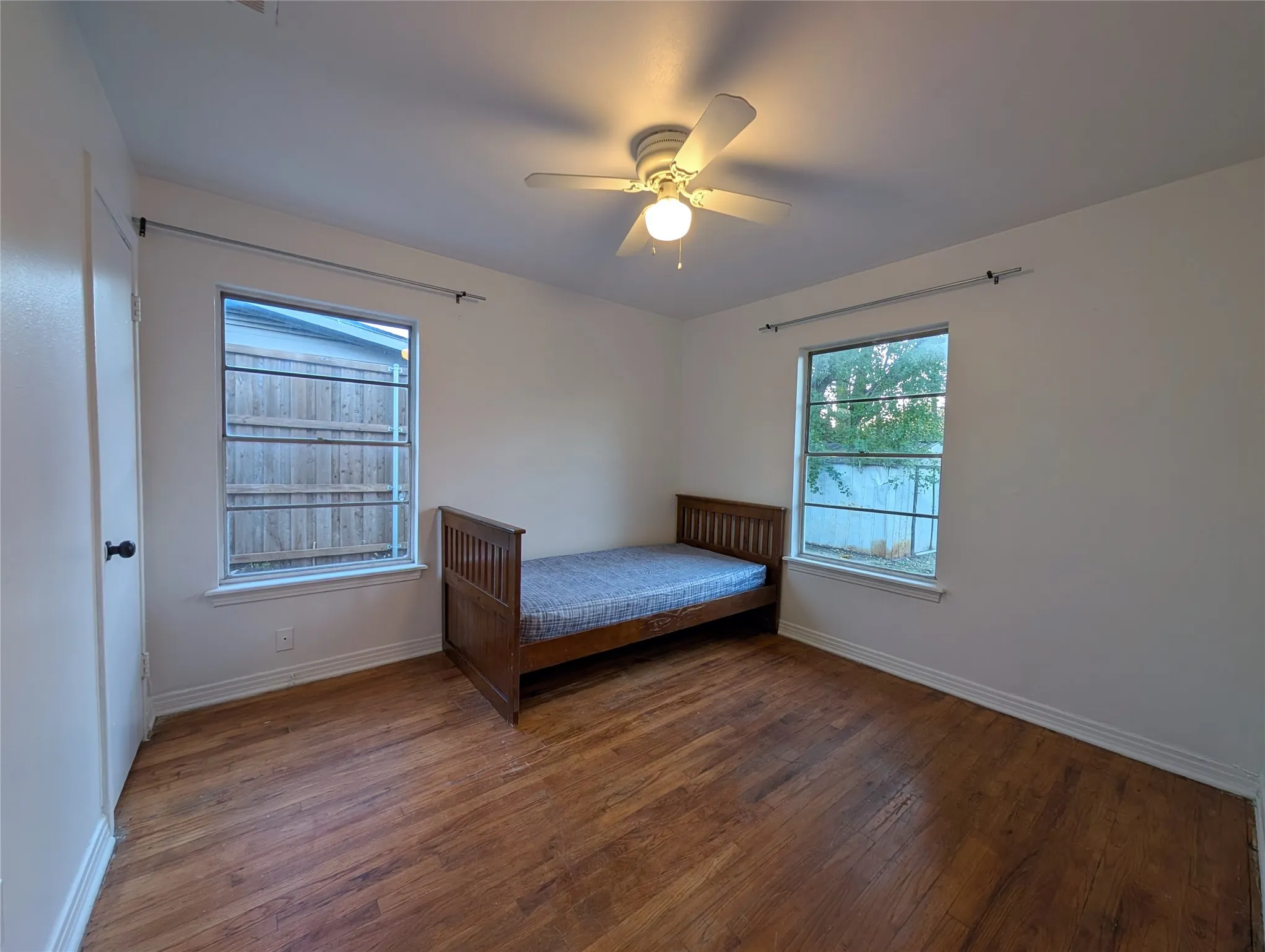 Single Family Residence For Sale in Dallas County , 613 Grande Drive, Mesquite, Texas 75149, 3 Bedroom, 2 Bathroom, 1 Garage spaces, 1,042 Sqft, built in 1954, mls#21337462, Real Estate Agent in Mesquite, Homes For Sale in Dallas county, Homes For Sale in Mesquite, Realtor in Mesquite Texas, Real Estate Brokerage Independent Realty Texas, Luminita Cordes Realtor