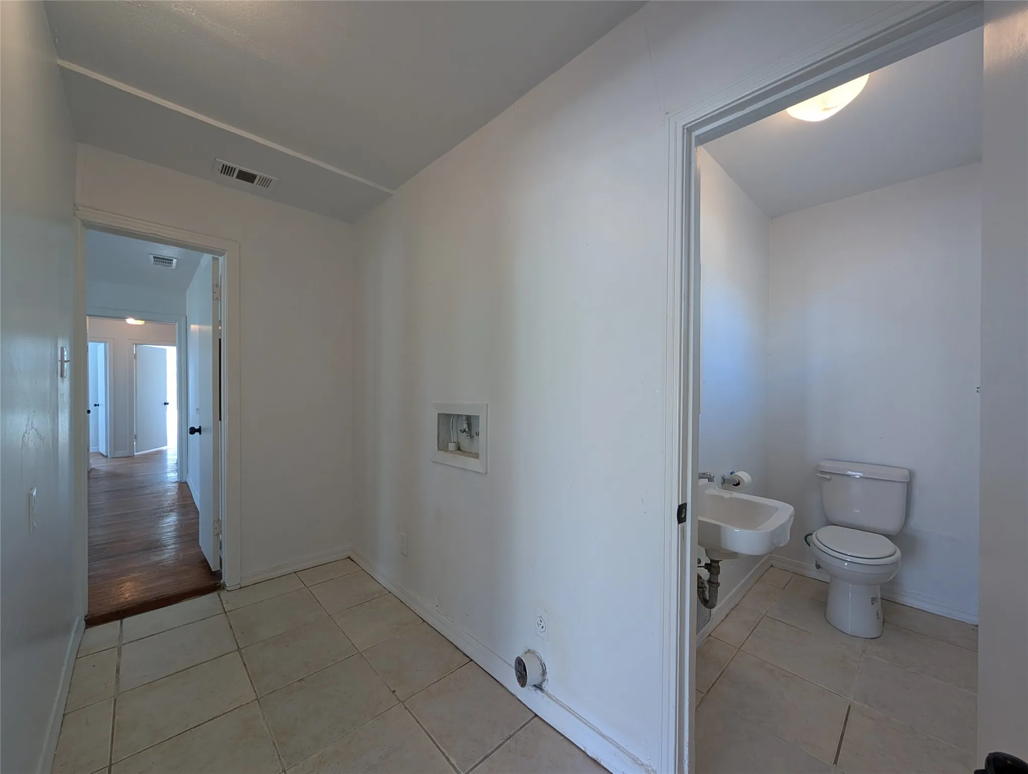 Single Family Residence For Sale in Dallas County , 613 Grande Drive, Mesquite, Texas 75149, 3 Bedroom, 2 Bathroom, 1 Garage spaces, 1,042 Sqft, built in 1954, mls#21337462, Real Estate Agent in Mesquite, Homes For Sale in Dallas county, Homes For Sale in Mesquite, Realtor in Mesquite Texas, Real Estate Brokerage Independent Realty Texas, Luminita Cordes Realtor
