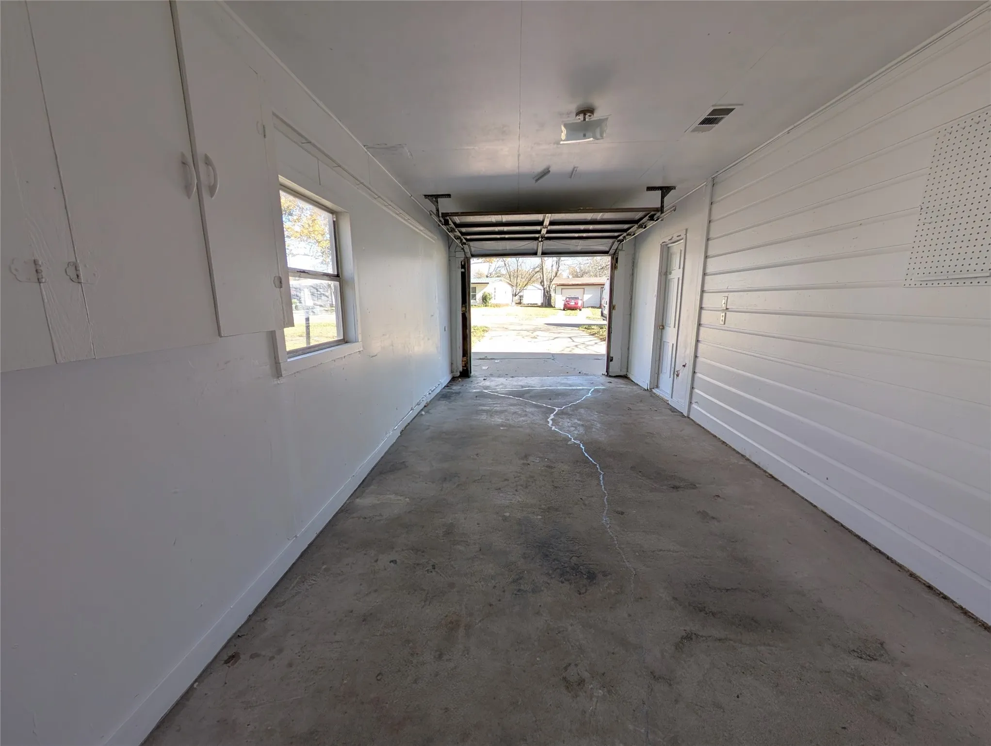 Single Family Residence For Sale in Dallas County , 613 Grande Drive, Mesquite, Texas 75149, 3 Bedroom, 2 Bathroom, 1 Garage spaces, 1,042 Sqft, built in 1954, mls#21337462, Real Estate Agent in Mesquite, Homes For Sale in Dallas county, Homes For Sale in Mesquite, Realtor in Mesquite Texas, Real Estate Brokerage Independent Realty Texas, Luminita Cordes Realtor