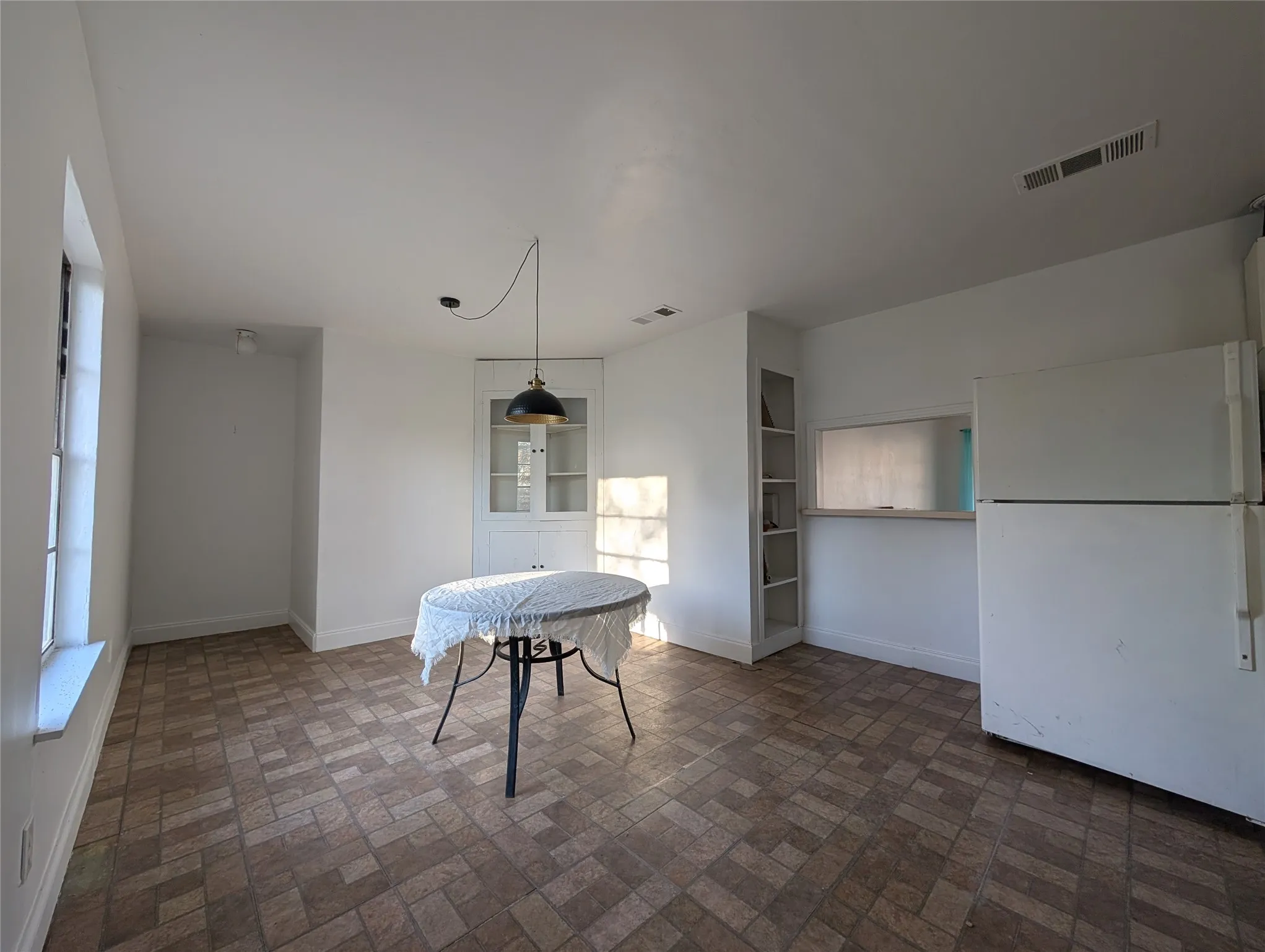 Single Family Residence For Sale in Dallas County , 613 Grande Drive, Mesquite, Texas 75149, 3 Bedroom, 2 Bathroom, 1 Garage spaces, 1,042 Sqft, built in 1954, mls#21337462, Real Estate Agent in Mesquite, Homes For Sale in Dallas county, Homes For Sale in Mesquite, Realtor in Mesquite Texas, Real Estate Brokerage Independent Realty Texas, Luminita Cordes Realtor