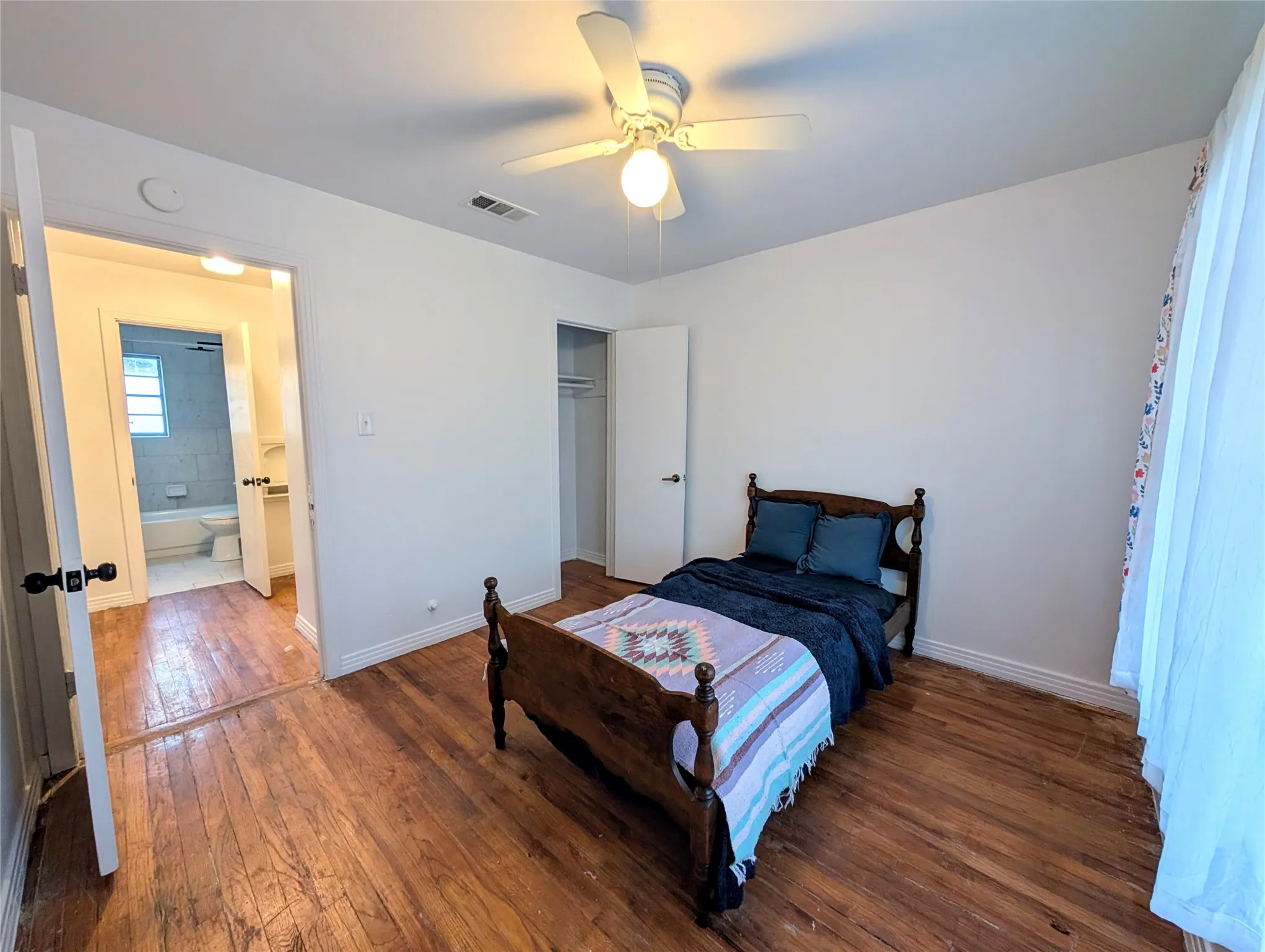 Single Family Residence For Sale in Dallas County , 613 Grande Drive, Mesquite, Texas 75149, 3 Bedroom, 2 Bathroom, 1 Garage spaces, 1,042 Sqft, built in 1954, mls#21337462, Real Estate Agent in Mesquite, Homes For Sale in Dallas county, Homes For Sale in Mesquite, Realtor in Mesquite Texas, Real Estate Brokerage Independent Realty Texas, Luminita Cordes Realtor