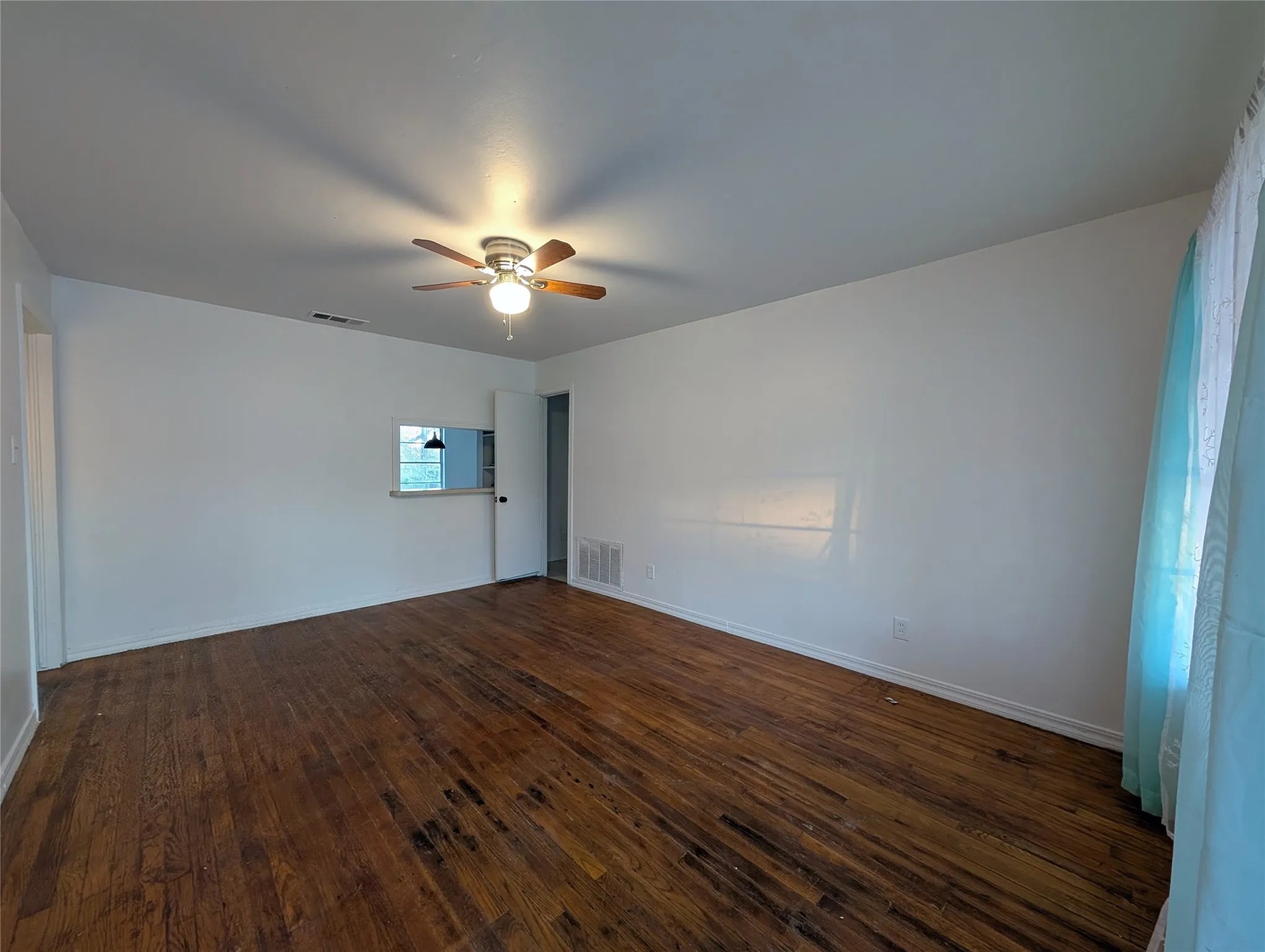 Single Family Residence For Sale in Dallas County , 613 Grande Drive, Mesquite, Texas 75149, 3 Bedroom, 2 Bathroom, 1 Garage spaces, 1,042 Sqft, built in 1954, mls#21337462, Real Estate Agent in Mesquite, Homes For Sale in Dallas county, Homes For Sale in Mesquite, Realtor in Mesquite Texas, Real Estate Brokerage Independent Realty Texas, Luminita Cordes Realtor