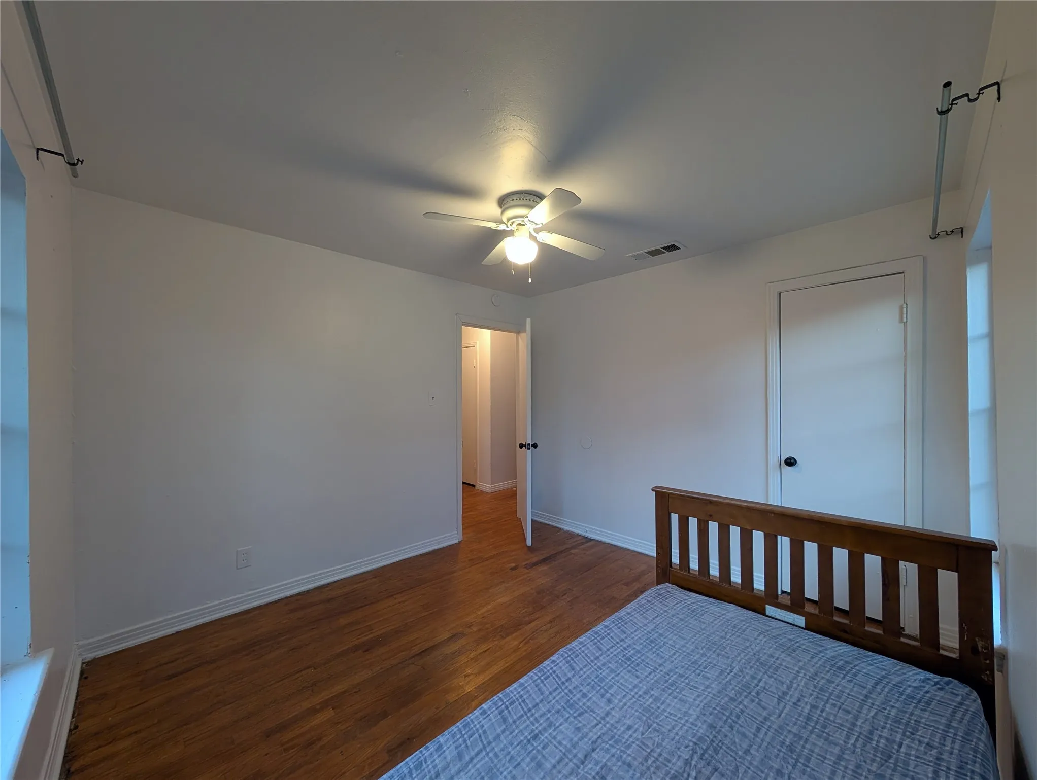Single Family Residence For Sale in Dallas County , 613 Grande Drive, Mesquite, Texas 75149, 3 Bedroom, 2 Bathroom, 1 Garage spaces, 1,042 Sqft, built in 1954, mls#21337462, Real Estate Agent in Mesquite, Homes For Sale in Dallas county, Homes For Sale in Mesquite, Realtor in Mesquite Texas, Real Estate Brokerage Independent Realty Texas, Luminita Cordes Realtor