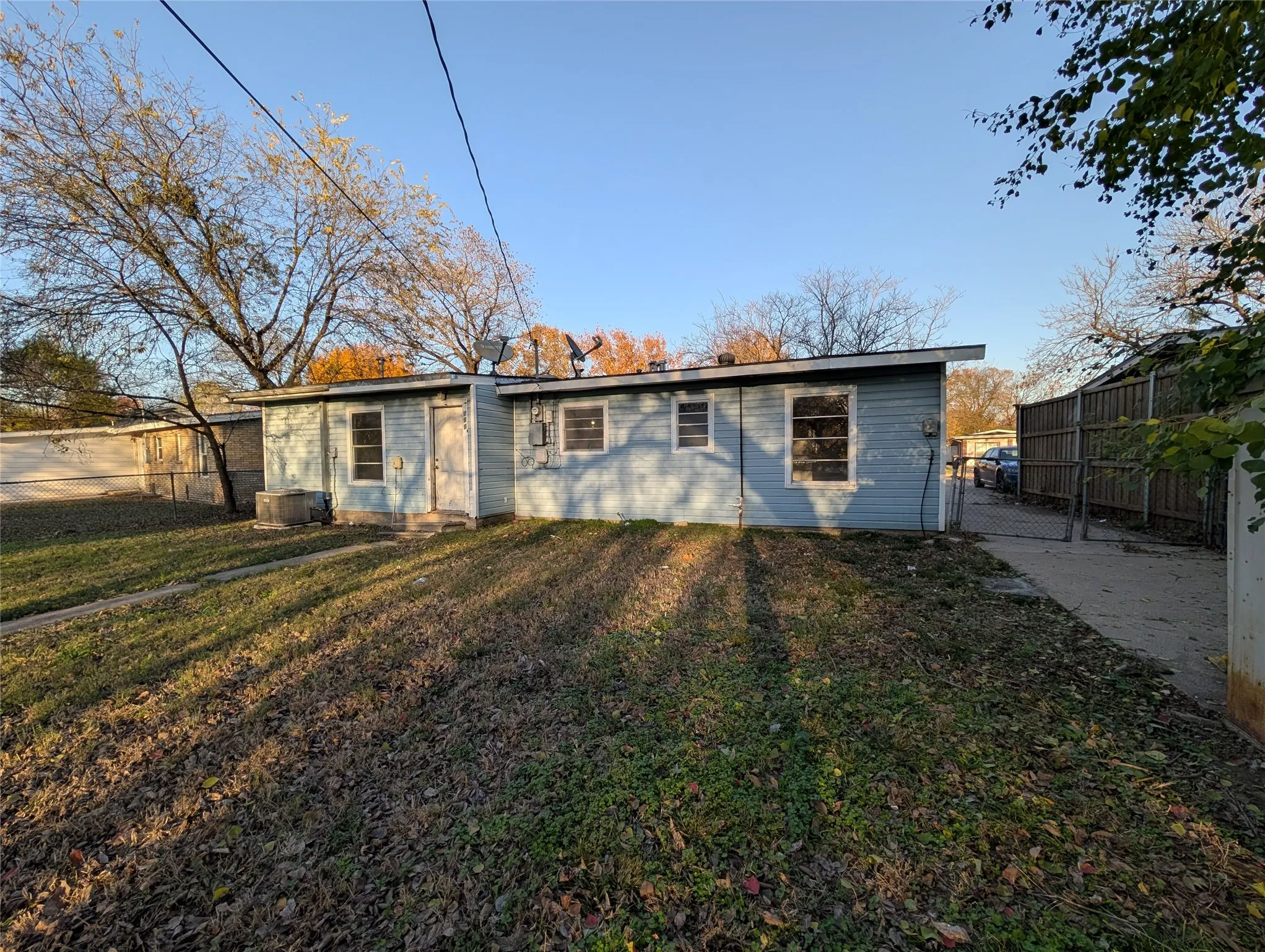 Single Family Residence For Sale in Dallas County , 613 Grande Drive, Mesquite, Texas 75149, 3 Bedroom, 2 Bathroom, 1 Garage spaces, 1,042 Sqft, built in 1954, mls#21337462, Real Estate Agent in Mesquite, Homes For Sale in Dallas county, Homes For Sale in Mesquite, Realtor in Mesquite Texas, Real Estate Brokerage Independent Realty Texas, Luminita Cordes Realtor