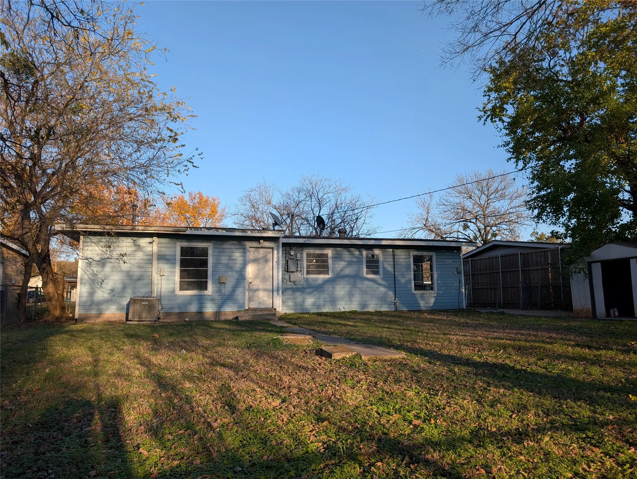 Single Family Residence For Sale in Dallas County , 613 Grande Drive, Mesquite, Texas 75149, 3 Bedroom, 2 Bathroom, 1 Garage spaces, 1,042 Sqft, built in 1954, mls#21337462, Real Estate Agent in Mesquite, Homes For Sale in Dallas county, Homes For Sale in Mesquite, Realtor in Mesquite Texas, Real Estate Brokerage Independent Realty Texas, Luminita Cordes Realtor
