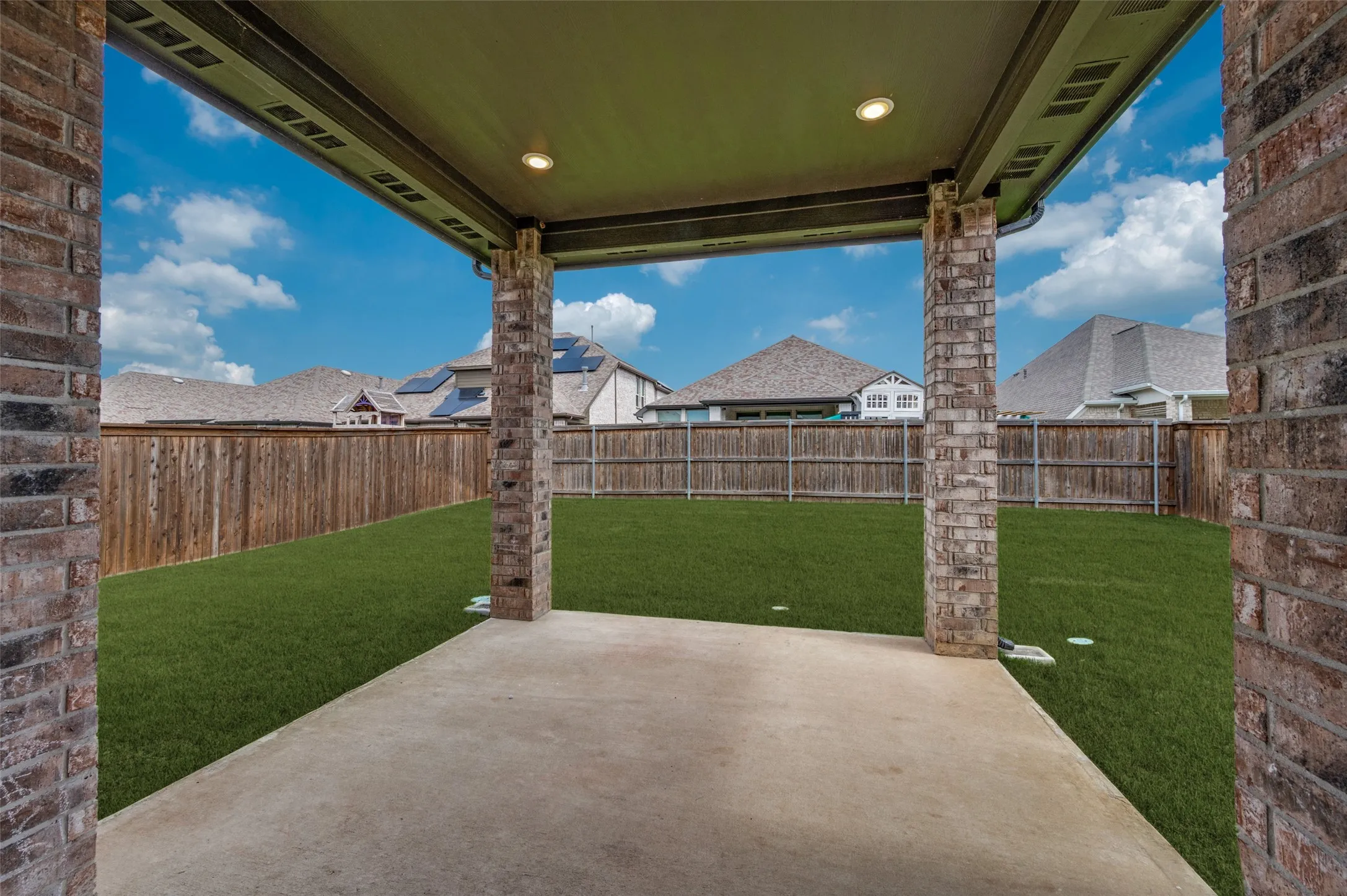 Single Family Residence For Sale in Collin County , 809 Cromwell Drive, Celina, Texas 75009, 3 Bedroom, 3 Bathroom, 2 Garage spaces, 2,649 Sqft, built in 2021, mls#21338866, Real Estate Agent in Celina, Homes For Sale in Collin county, Homes For Sale in Celina, Realtor in Celina Texas, Real Estate Brokerage Independent Realty Texas, Luminita Cordes Realtor