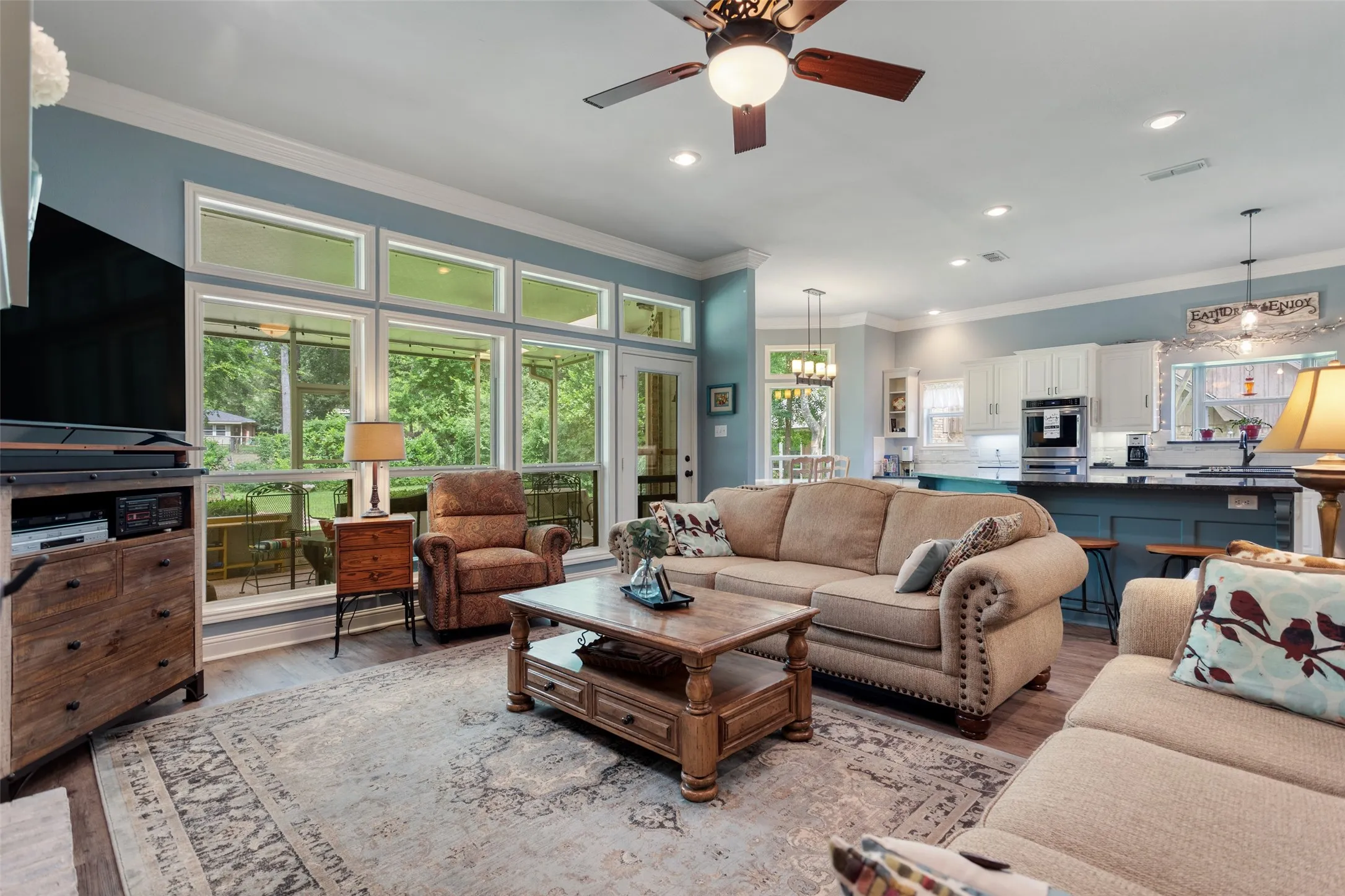 Single Family Residence For Sale in Smith County , 1340 Bridle Path, Lindale, Texas 75771, 3 Bedroom, 3 Bathroom, 2 Garage spaces, 2,359 Sqft, built in 1995, mls#21334112, Real Estate Agent in Lindale, Homes For Sale in Smith county, Homes For Sale in Lindale, Realtor in Lindale Texas, Real Estate Brokerage Independent Realty Texas, Luminita Cordes Realtor