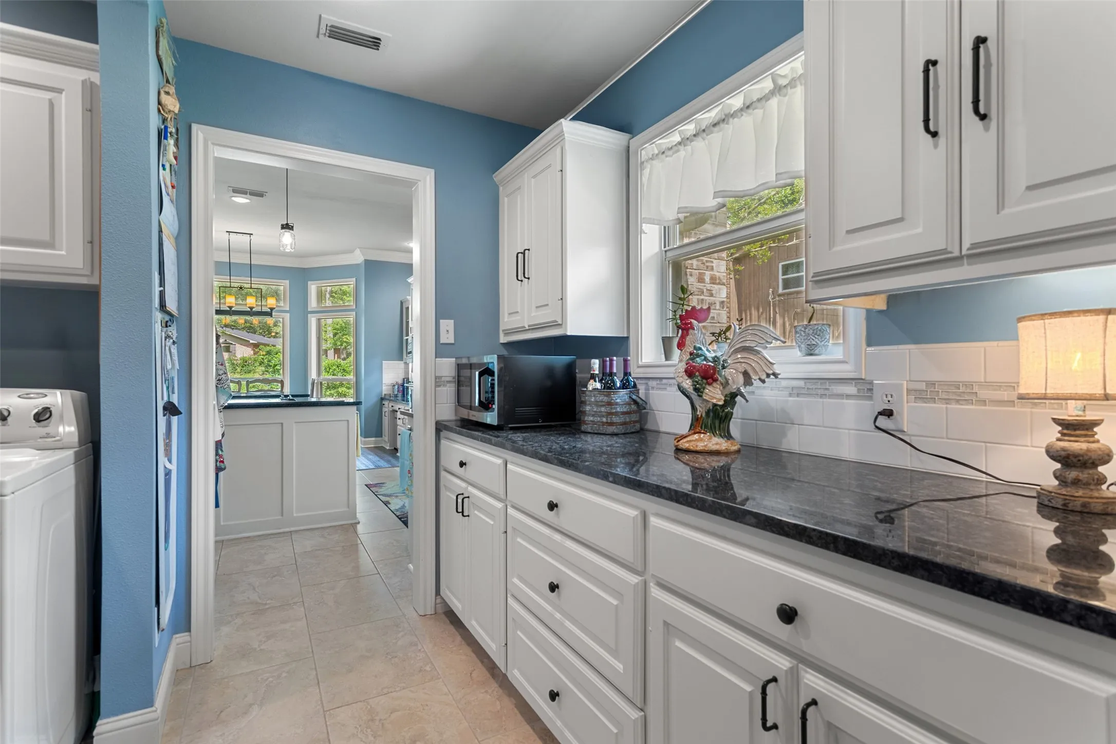 Single Family Residence For Sale in Smith County , 1340 Bridle Path, Lindale, Texas 75771, 3 Bedroom, 3 Bathroom, 2 Garage spaces, 2,359 Sqft, built in 1995, mls#21334112, Real Estate Agent in Lindale, Homes For Sale in Smith county, Homes For Sale in Lindale, Realtor in Lindale Texas, Real Estate Brokerage Independent Realty Texas, Luminita Cordes Realtor