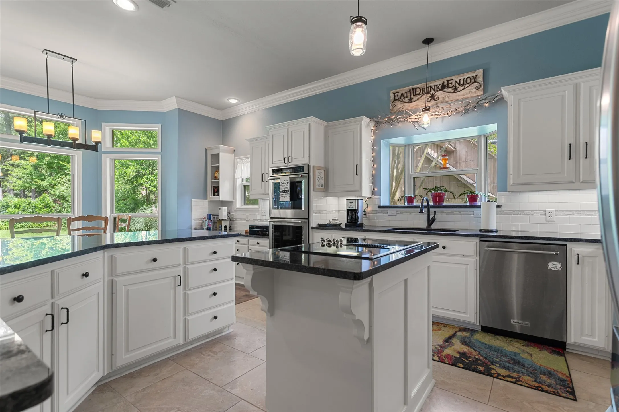 Single Family Residence For Sale in Smith County , 1340 Bridle Path, Lindale, Texas 75771, 3 Bedroom, 3 Bathroom, 2 Garage spaces, 2,359 Sqft, built in 1995, mls#21334112, Real Estate Agent in Lindale, Homes For Sale in Smith county, Homes For Sale in Lindale, Realtor in Lindale Texas, Real Estate Brokerage Independent Realty Texas, Luminita Cordes Realtor