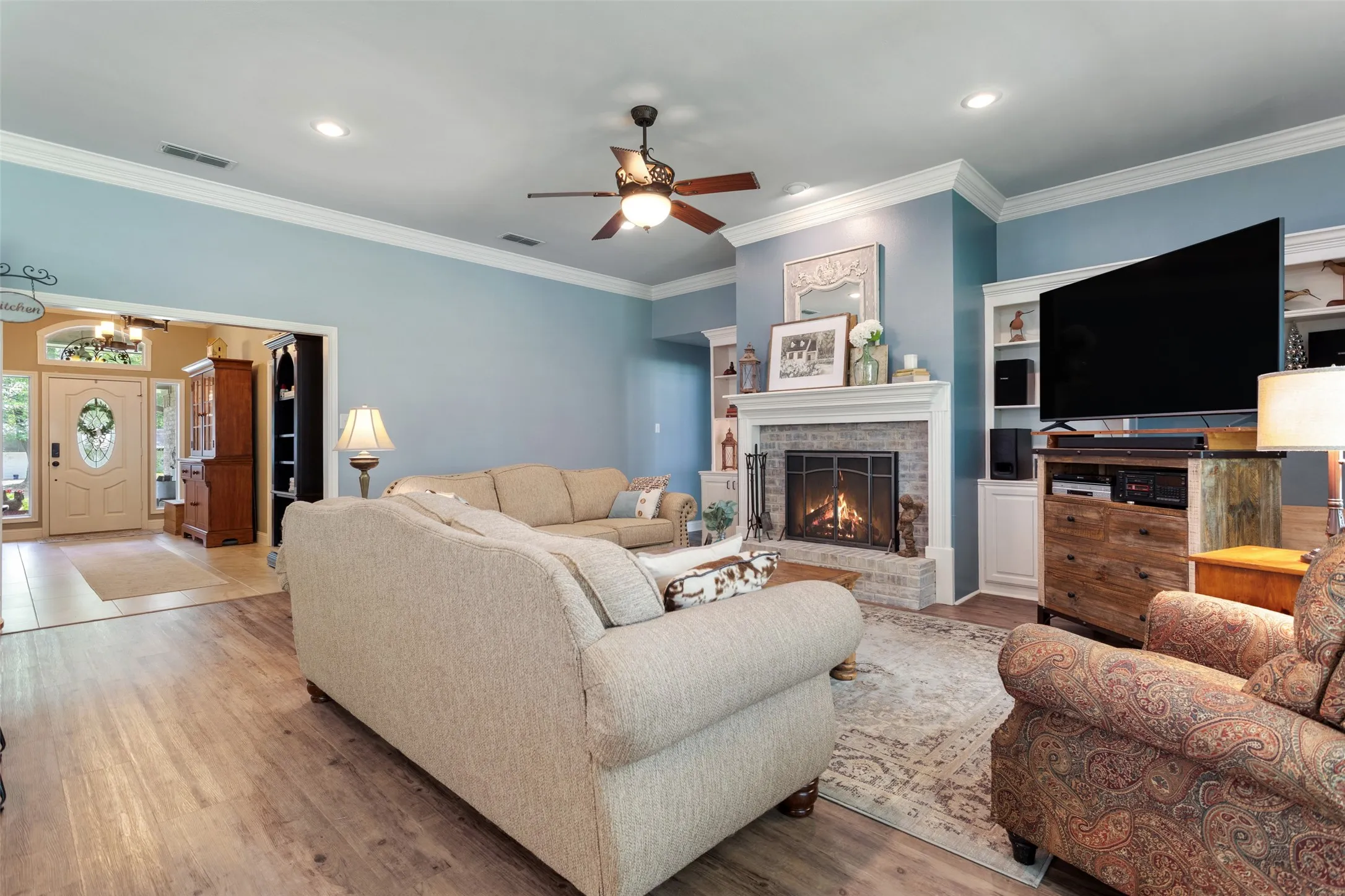 Single Family Residence For Sale in Smith County , 1340 Bridle Path, Lindale, Texas 75771, 3 Bedroom, 3 Bathroom, 2 Garage spaces, 2,359 Sqft, built in 1995, mls#21334112, Real Estate Agent in Lindale, Homes For Sale in Smith county, Homes For Sale in Lindale, Realtor in Lindale Texas, Real Estate Brokerage Independent Realty Texas, Luminita Cordes Realtor