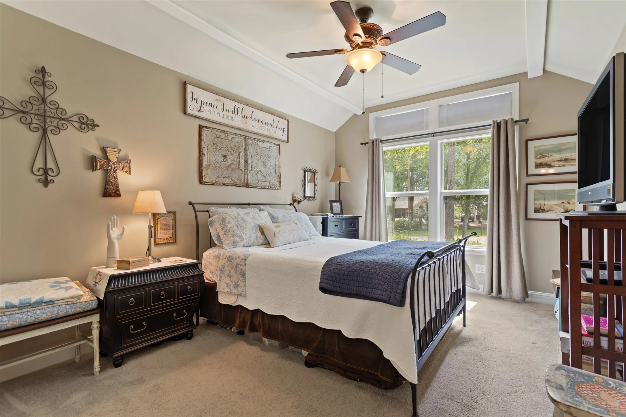 Single Family Residence For Sale in Smith County , 1340 Bridle Path, Lindale, Texas 75771, 3 Bedroom, 3 Bathroom, 2 Garage spaces, 2,359 Sqft, built in 1995, mls#21334112, Real Estate Agent in Lindale, Homes For Sale in Smith county, Homes For Sale in Lindale, Realtor in Lindale Texas, Real Estate Brokerage Independent Realty Texas, Luminita Cordes Realtor