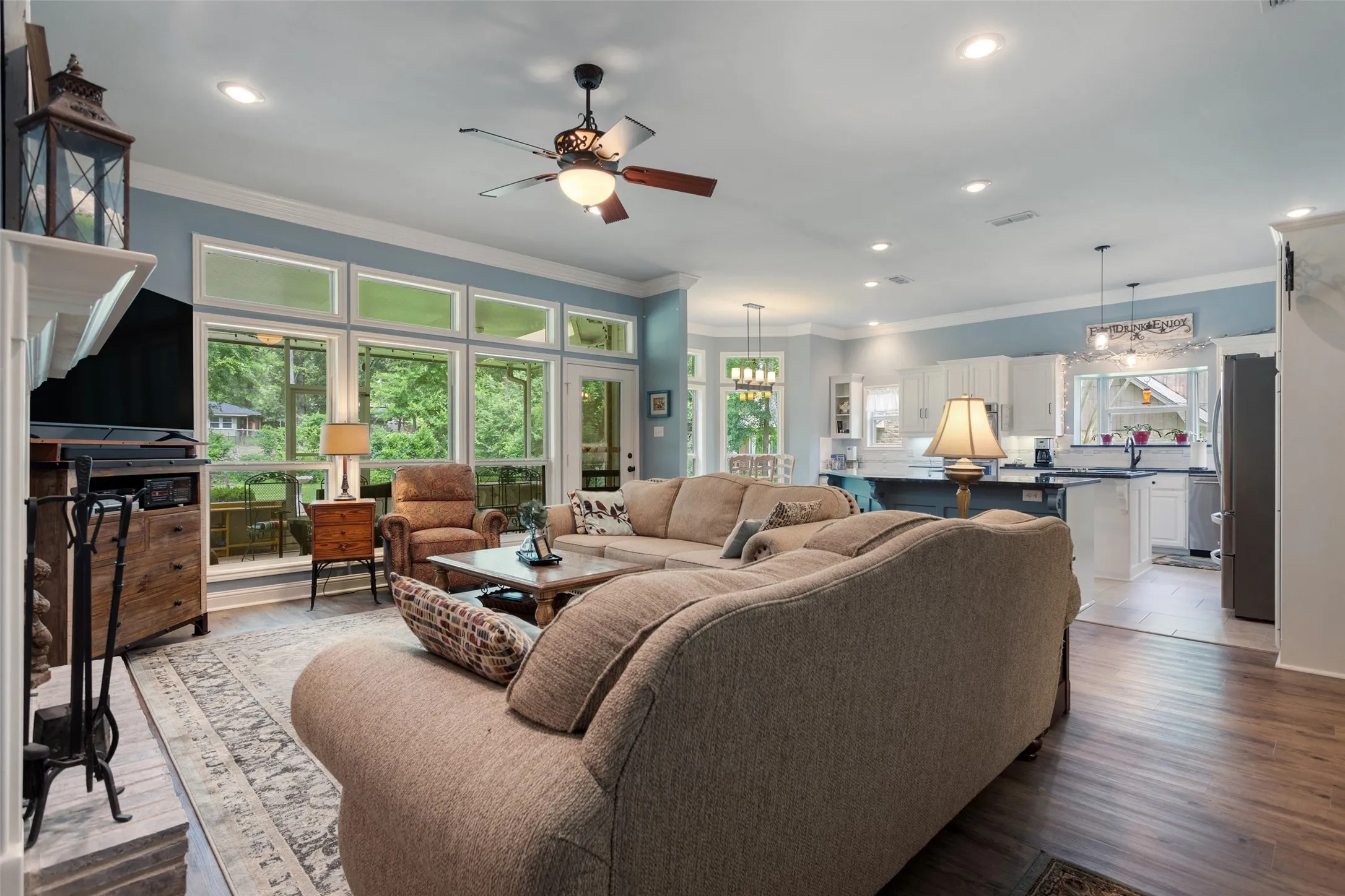 Single Family Residence For Sale in Smith County , 1340 Bridle Path, Lindale, Texas 75771, 3 Bedroom, 3 Bathroom, 2 Garage spaces, 2,359 Sqft, built in 1995, mls#21334112, Real Estate Agent in Lindale, Homes For Sale in Smith county, Homes For Sale in Lindale, Realtor in Lindale Texas, Real Estate Brokerage Independent Realty Texas, Luminita Cordes Realtor