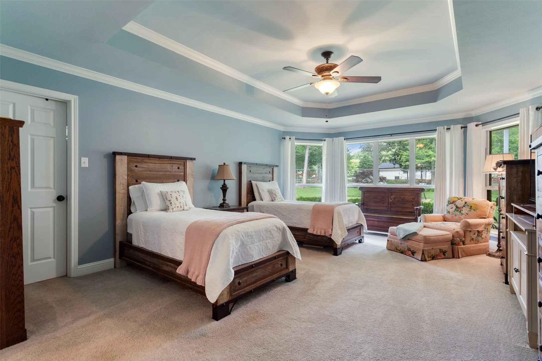 Single Family Residence For Sale in Smith County , 1340 Bridle Path, Lindale, Texas 75771, 3 Bedroom, 3 Bathroom, 2 Garage spaces, 2,359 Sqft, built in 1995, mls#21334112, Real Estate Agent in Lindale, Homes For Sale in Smith county, Homes For Sale in Lindale, Realtor in Lindale Texas, Real Estate Brokerage Independent Realty Texas, Luminita Cordes Realtor
