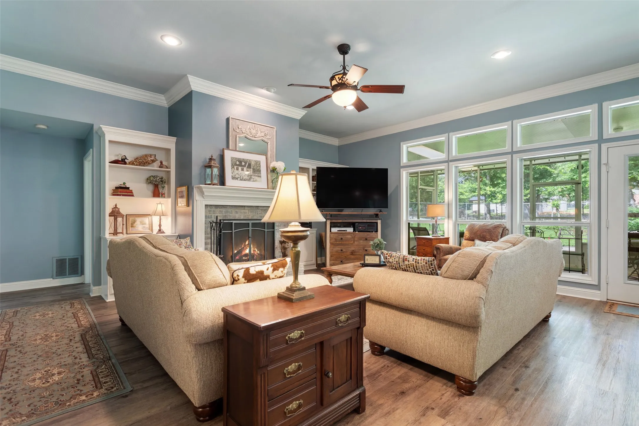 Single Family Residence For Sale in Smith County , 1340 Bridle Path, Lindale, Texas 75771, 3 Bedroom, 3 Bathroom, 2 Garage spaces, 2,359 Sqft, built in 1995, mls#21334112, Real Estate Agent in Lindale, Homes For Sale in Smith county, Homes For Sale in Lindale, Realtor in Lindale Texas, Real Estate Brokerage Independent Realty Texas, Luminita Cordes Realtor