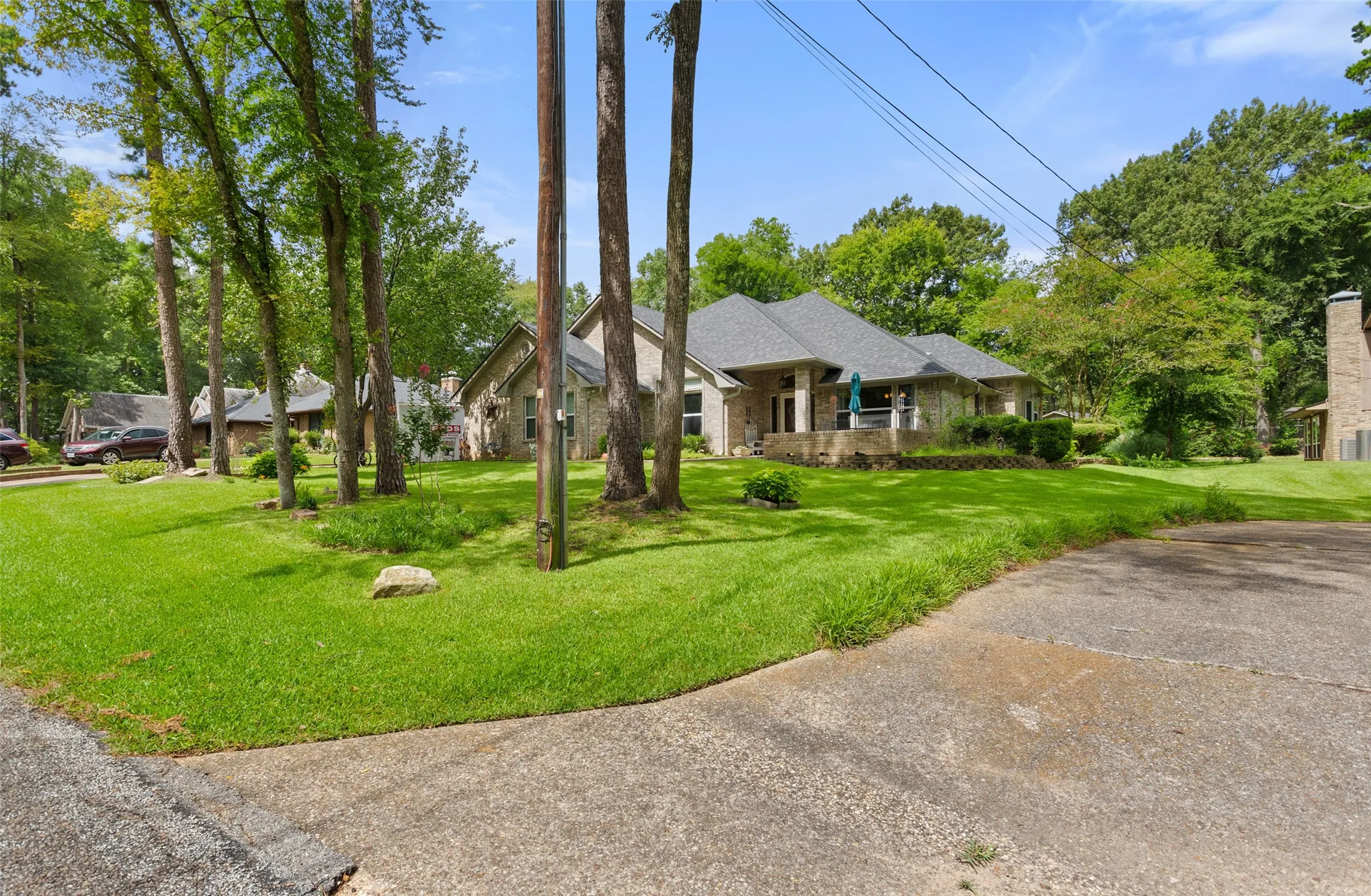 Single Family Residence For Sale in Smith County , 1340 Bridle Path, Lindale, Texas 75771, 3 Bedroom, 3 Bathroom, 2 Garage spaces, 2,359 Sqft, built in 1995, mls#21334112, Real Estate Agent in Lindale, Homes For Sale in Smith county, Homes For Sale in Lindale, Realtor in Lindale Texas, Real Estate Brokerage Independent Realty Texas, Luminita Cordes Realtor