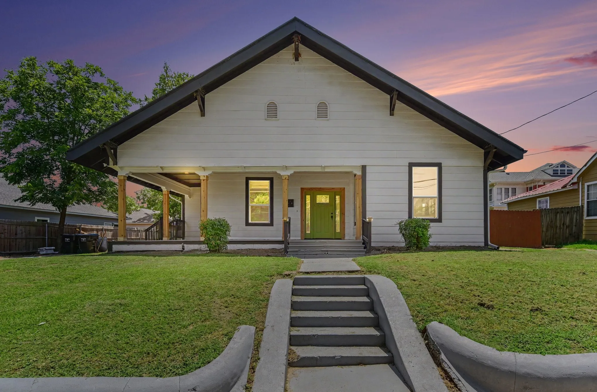 Single Family Residence For Sale in Hunt County , 2611 Bourland Street, Greenville, Texas 75401, 3 Bedroom, 3 Bathroom, Garage spaces, 1,680 Sqft, built in 1920, mls#21339740, Real Estate Agent in Greenville, Homes For Sale in Hunt county, Homes For Sale in Greenville, Realtor in Greenville Texas, Real Estate Brokerage Independent Realty Texas, Luminita Cordes Realtor
