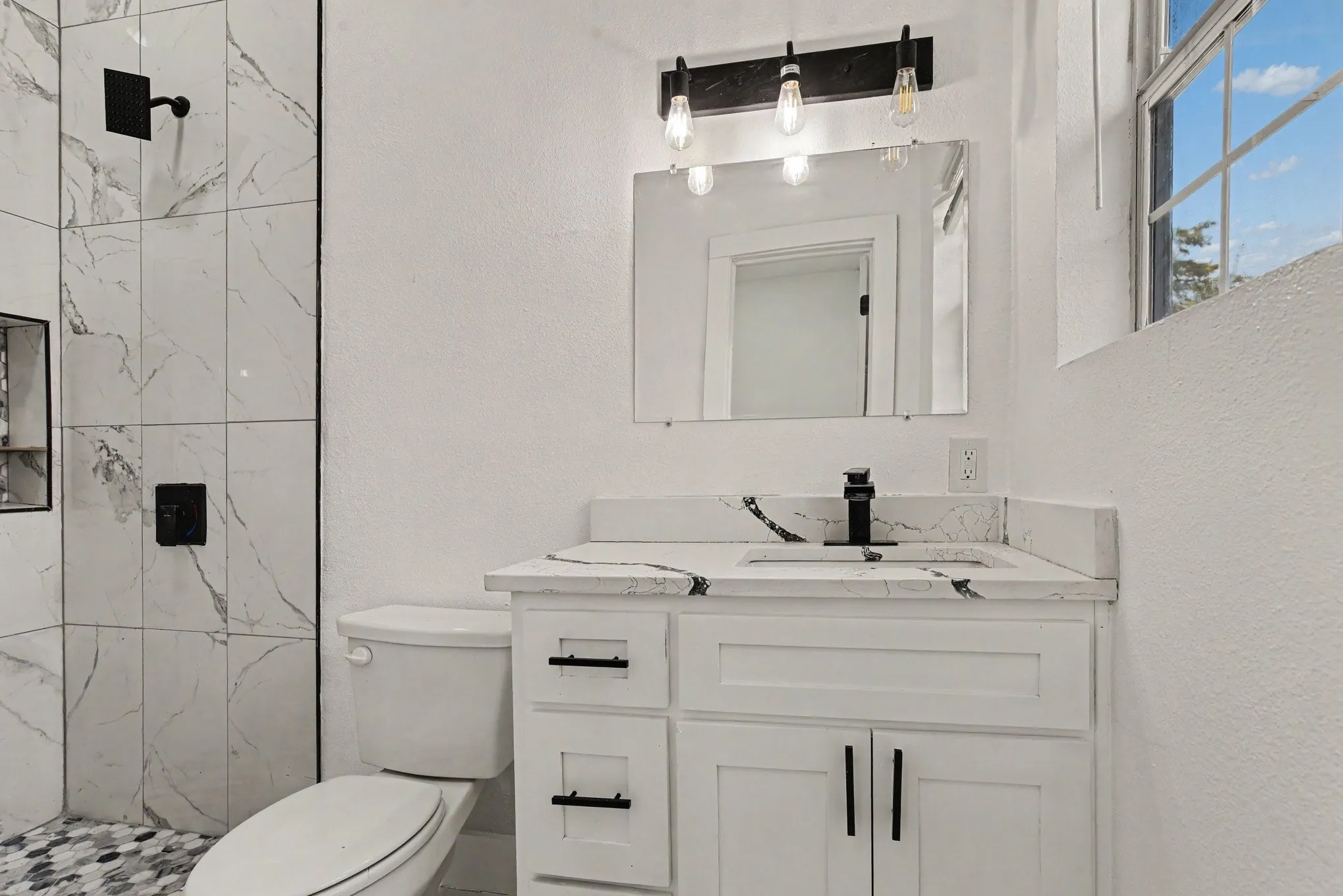 Single Family Residence For Sale in Hunt County , 2611 Bourland Street, Greenville, Texas 75401, 3 Bedroom, 3 Bathroom, Garage spaces, 1,680 Sqft, built in 1920, mls#21339740, Real Estate Agent in Greenville, Homes For Sale in Hunt county, Homes For Sale in Greenville, Realtor in Greenville Texas, Real Estate Brokerage Independent Realty Texas, Luminita Cordes Realtor