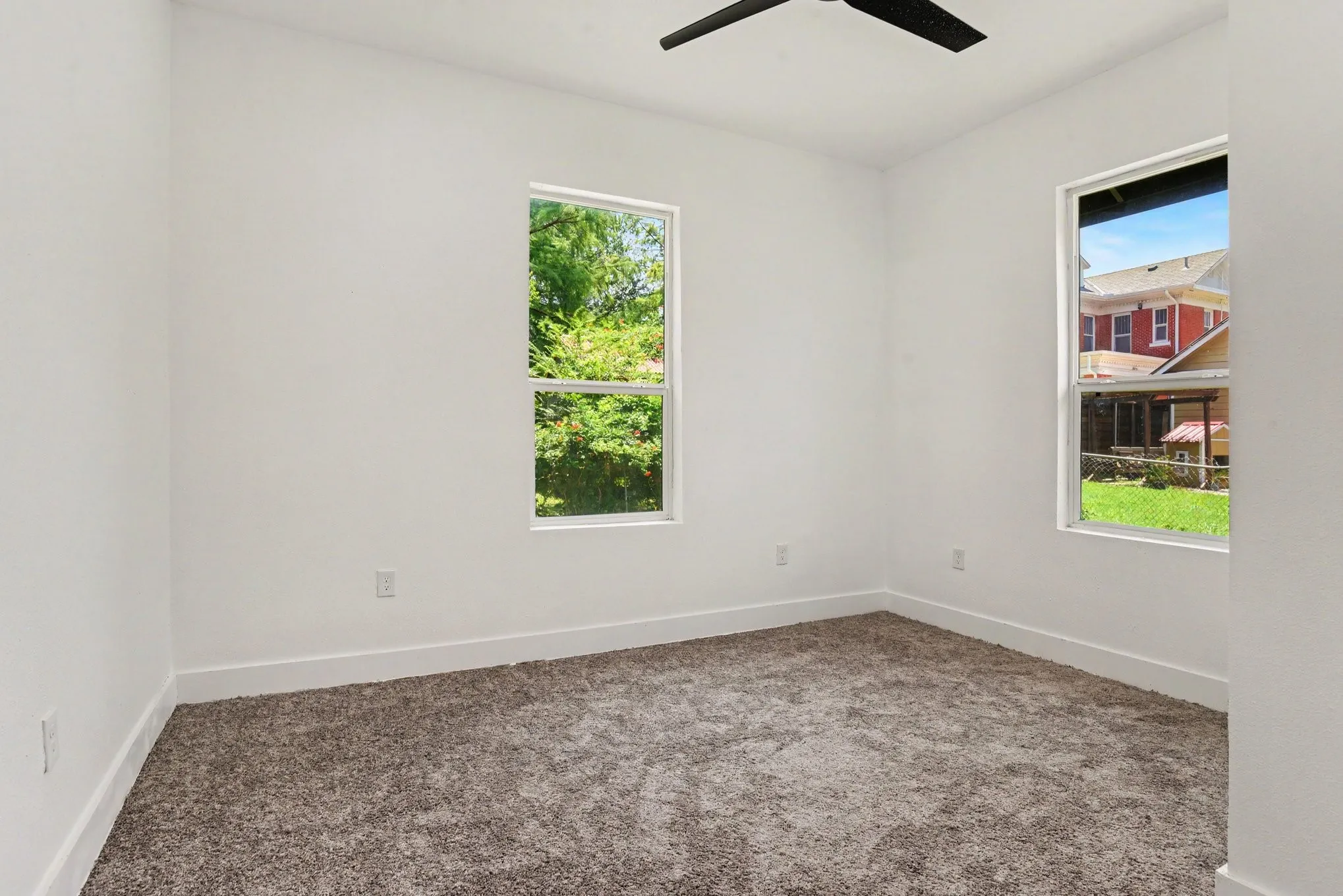 Single Family Residence For Sale in Hunt County , 2611 Bourland Street, Greenville, Texas 75401, 3 Bedroom, 3 Bathroom, Garage spaces, 1,680 Sqft, built in 1920, mls#21339740, Real Estate Agent in Greenville, Homes For Sale in Hunt county, Homes For Sale in Greenville, Realtor in Greenville Texas, Real Estate Brokerage Independent Realty Texas, Luminita Cordes Realtor