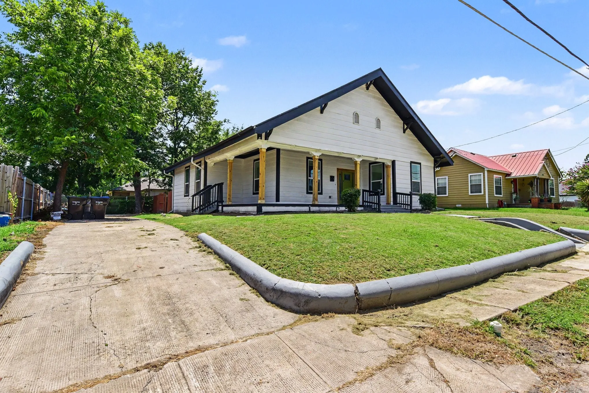 Single Family Residence For Sale in Hunt County , 2611 Bourland Street, Greenville, Texas 75401, 3 Bedroom, 3 Bathroom, Garage spaces, 1,680 Sqft, built in 1920, mls#21339740, Real Estate Agent in Greenville, Homes For Sale in Hunt county, Homes For Sale in Greenville, Realtor in Greenville Texas, Real Estate Brokerage Independent Realty Texas, Luminita Cordes Realtor
