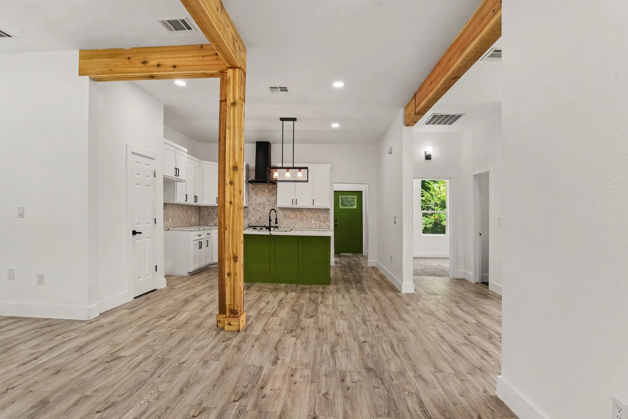 Single Family Residence For Sale in Hunt County , 2611 Bourland Street, Greenville, Texas 75401, 3 Bedroom, 3 Bathroom, Garage spaces, 1,680 Sqft, built in 1920, mls#21339740, Real Estate Agent in Greenville, Homes For Sale in Hunt county, Homes For Sale in Greenville, Realtor in Greenville Texas, Real Estate Brokerage Independent Realty Texas, Luminita Cordes Realtor