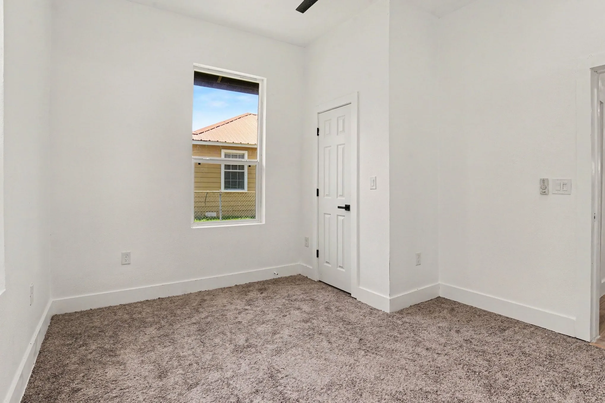 Single Family Residence For Sale in Hunt County , 2611 Bourland Street, Greenville, Texas 75401, 3 Bedroom, 3 Bathroom, Garage spaces, 1,680 Sqft, built in 1920, mls#21339740, Real Estate Agent in Greenville, Homes For Sale in Hunt county, Homes For Sale in Greenville, Realtor in Greenville Texas, Real Estate Brokerage Independent Realty Texas, Luminita Cordes Realtor