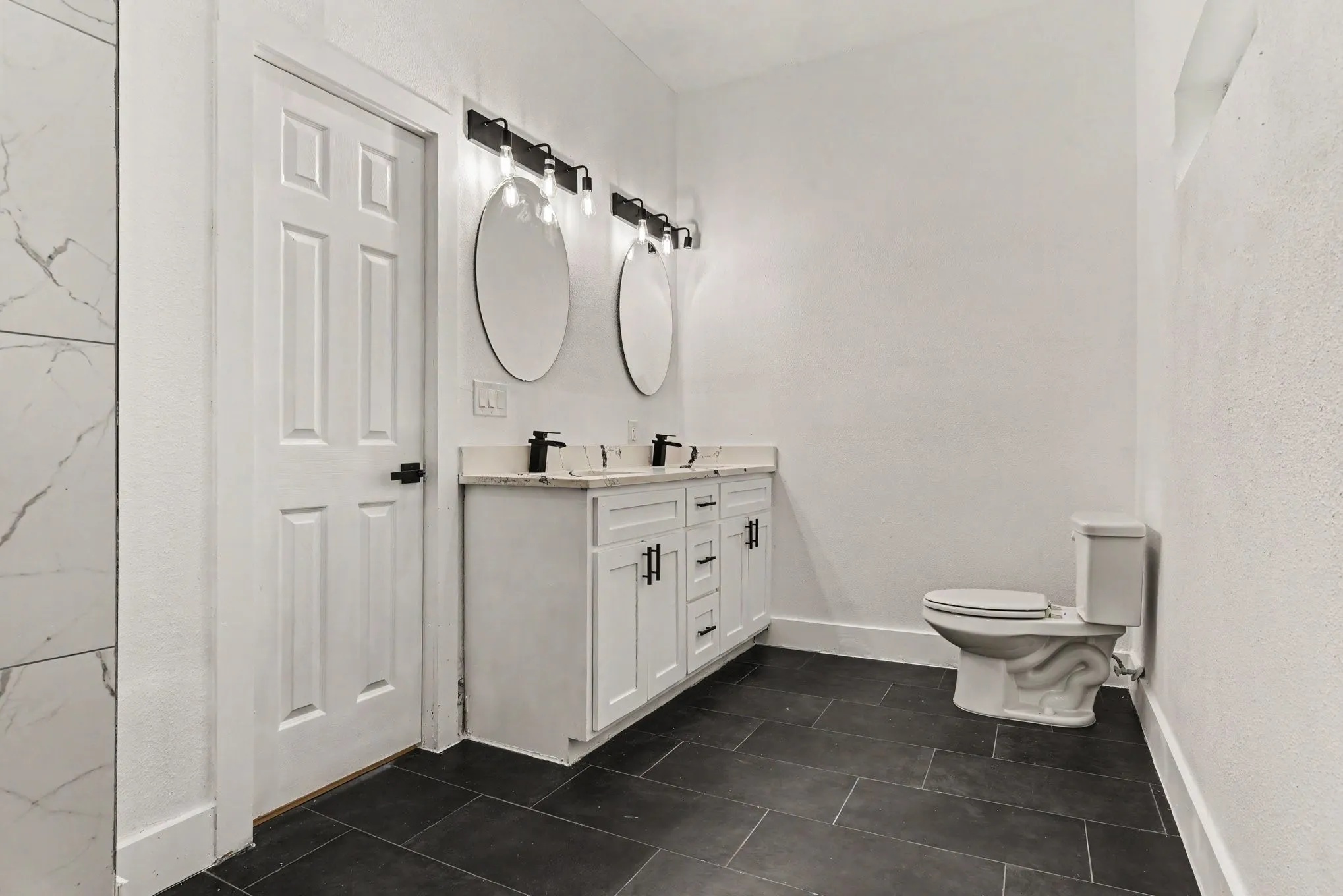 Single Family Residence For Sale in Hunt County , 2611 Bourland Street, Greenville, Texas 75401, 3 Bedroom, 3 Bathroom, Garage spaces, 1,680 Sqft, built in 1920, mls#21339740, Real Estate Agent in Greenville, Homes For Sale in Hunt county, Homes For Sale in Greenville, Realtor in Greenville Texas, Real Estate Brokerage Independent Realty Texas, Luminita Cordes Realtor