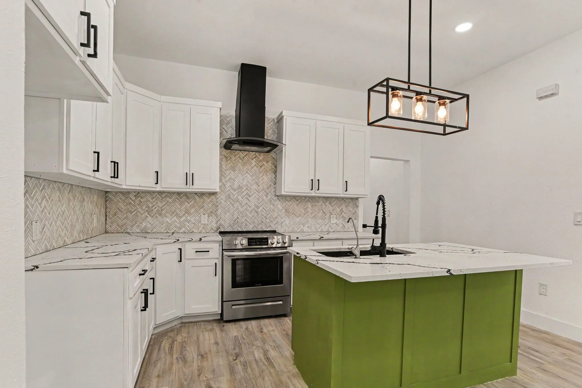 Single Family Residence For Sale in Hunt County , 2611 Bourland Street, Greenville, Texas 75401, 3 Bedroom, 3 Bathroom, Garage spaces, 1,680 Sqft, built in 1920, mls#21339740, Real Estate Agent in Greenville, Homes For Sale in Hunt county, Homes For Sale in Greenville, Realtor in Greenville Texas, Real Estate Brokerage Independent Realty Texas, Luminita Cordes Realtor
