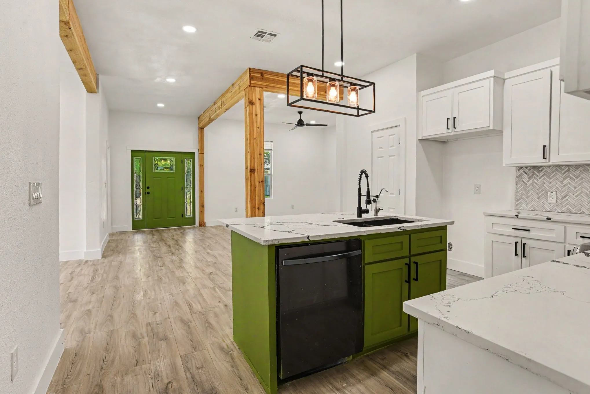 Single Family Residence For Sale in Hunt County , 2611 Bourland Street, Greenville, Texas 75401, 3 Bedroom, 3 Bathroom, Garage spaces, 1,680 Sqft, built in 1920, mls#21339740, Real Estate Agent in Greenville, Homes For Sale in Hunt county, Homes For Sale in Greenville, Realtor in Greenville Texas, Real Estate Brokerage Independent Realty Texas, Luminita Cordes Realtor
