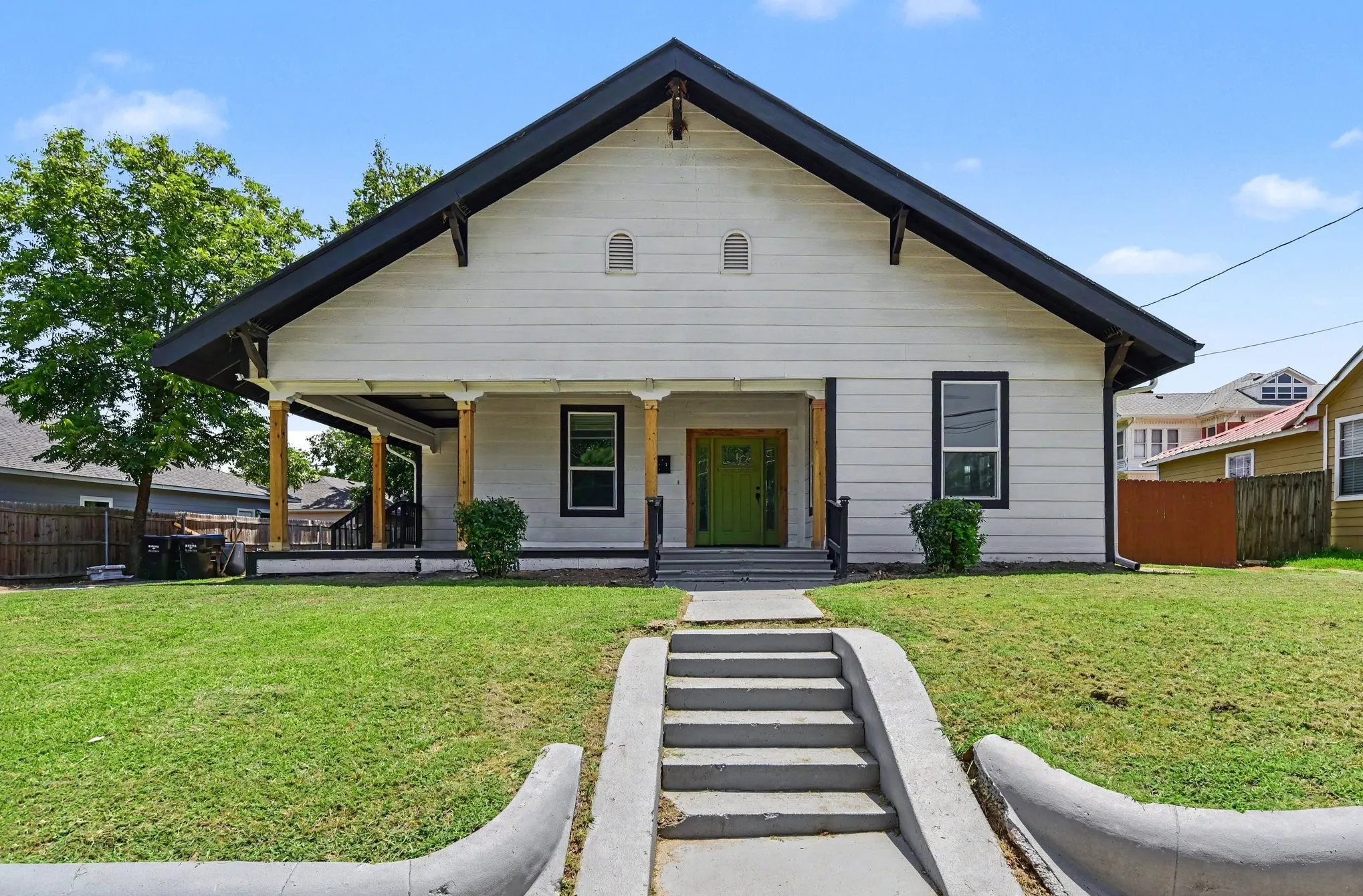 Single Family Residence For Sale in Hunt County , 2611 Bourland Street, Greenville, Texas 75401, 3 Bedroom, 3 Bathroom, Garage spaces, 1,680 Sqft, built in 1920, mls#21339740, Real Estate Agent in Greenville, Homes For Sale in Hunt county, Homes For Sale in Greenville, Realtor in Greenville Texas, Real Estate Brokerage Independent Realty Texas, Luminita Cordes Realtor