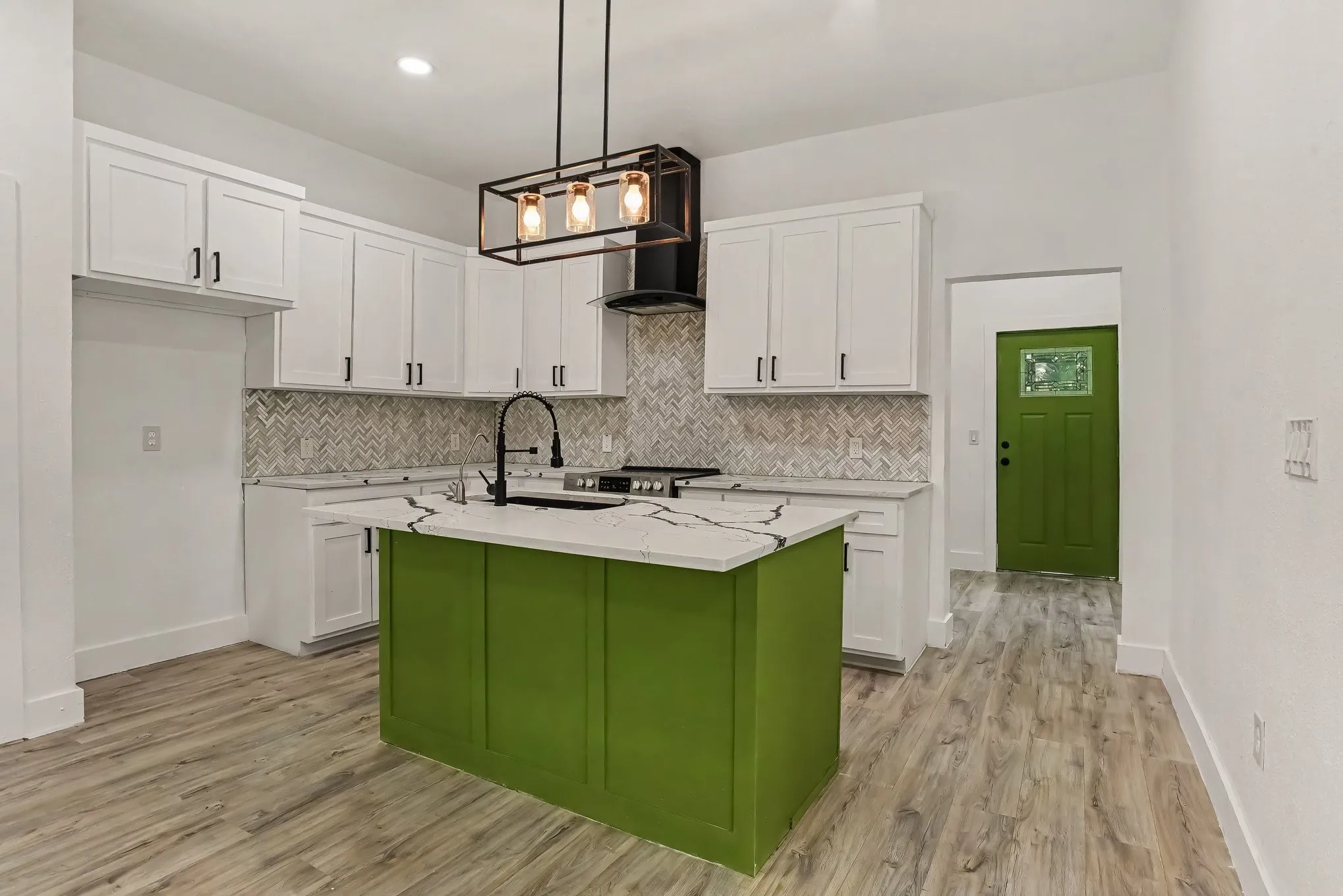 Single Family Residence For Sale in Hunt County , 2611 Bourland Street, Greenville, Texas 75401, 3 Bedroom, 3 Bathroom, Garage spaces, 1,680 Sqft, built in 1920, mls#21339740, Real Estate Agent in Greenville, Homes For Sale in Hunt county, Homes For Sale in Greenville, Realtor in Greenville Texas, Real Estate Brokerage Independent Realty Texas, Luminita Cordes Realtor