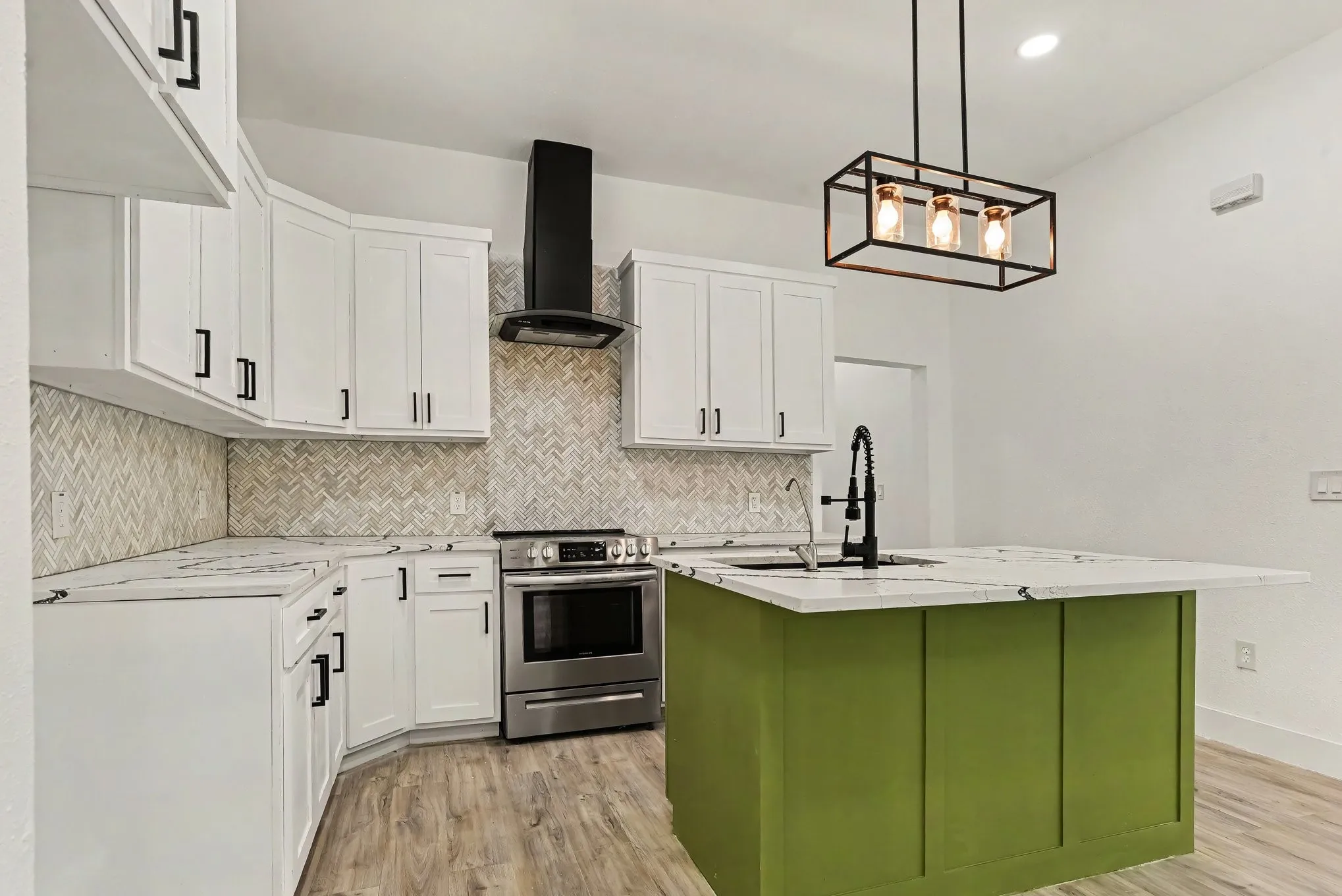 Single Family Residence For Sale in Hunt County , 2611 Bourland Street, Greenville, Texas 75401, 3 Bedroom, 3 Bathroom, Garage spaces, 1,680 Sqft, built in 1920, mls#21339740, Real Estate Agent in Greenville, Homes For Sale in Hunt county, Homes For Sale in Greenville, Realtor in Greenville Texas, Real Estate Brokerage Independent Realty Texas, Luminita Cordes Realtor