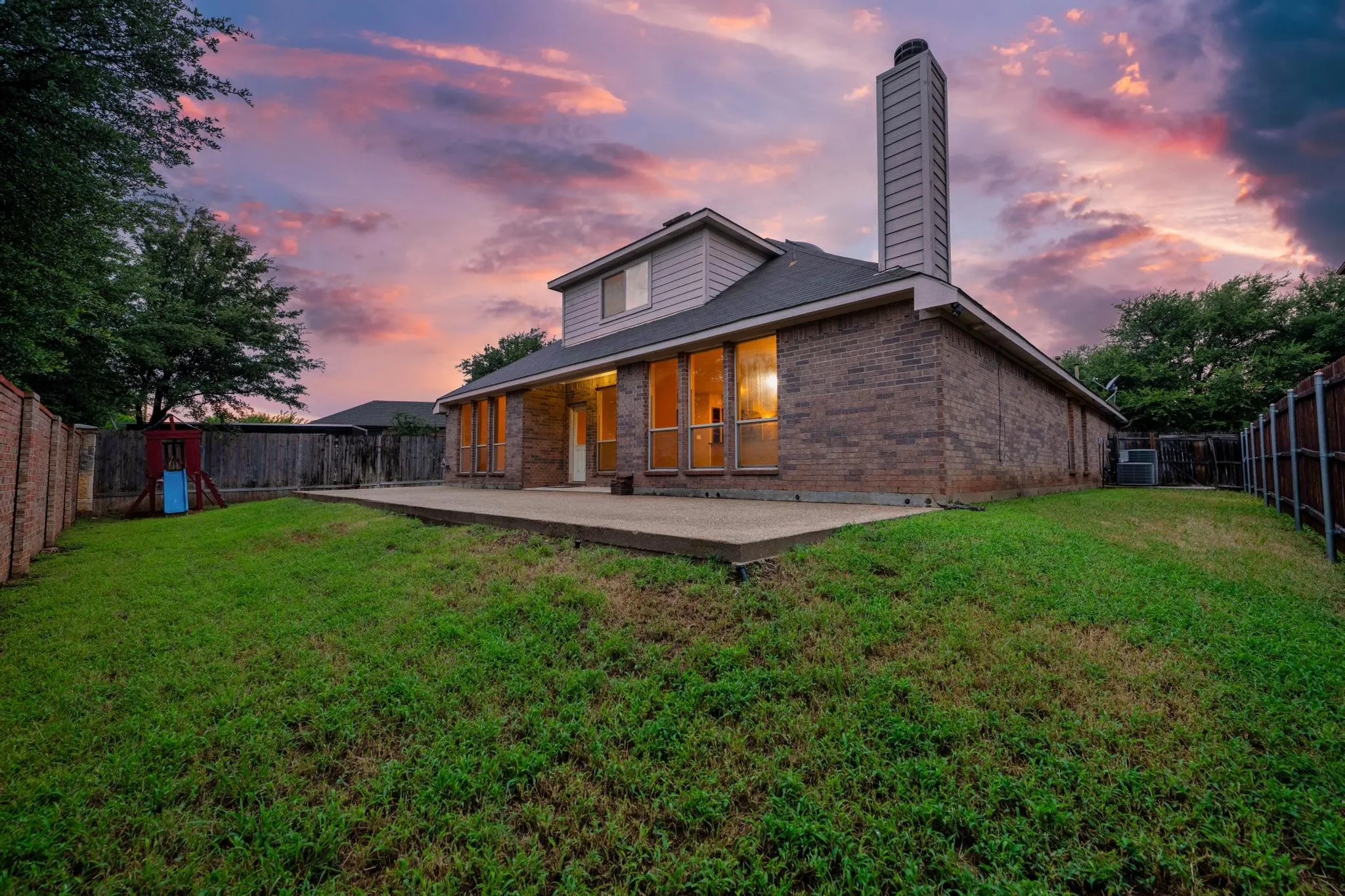 Welcome to 11 Beechcreek Drive in Edgecliff Village, nestled in the heart of Fort Worth!