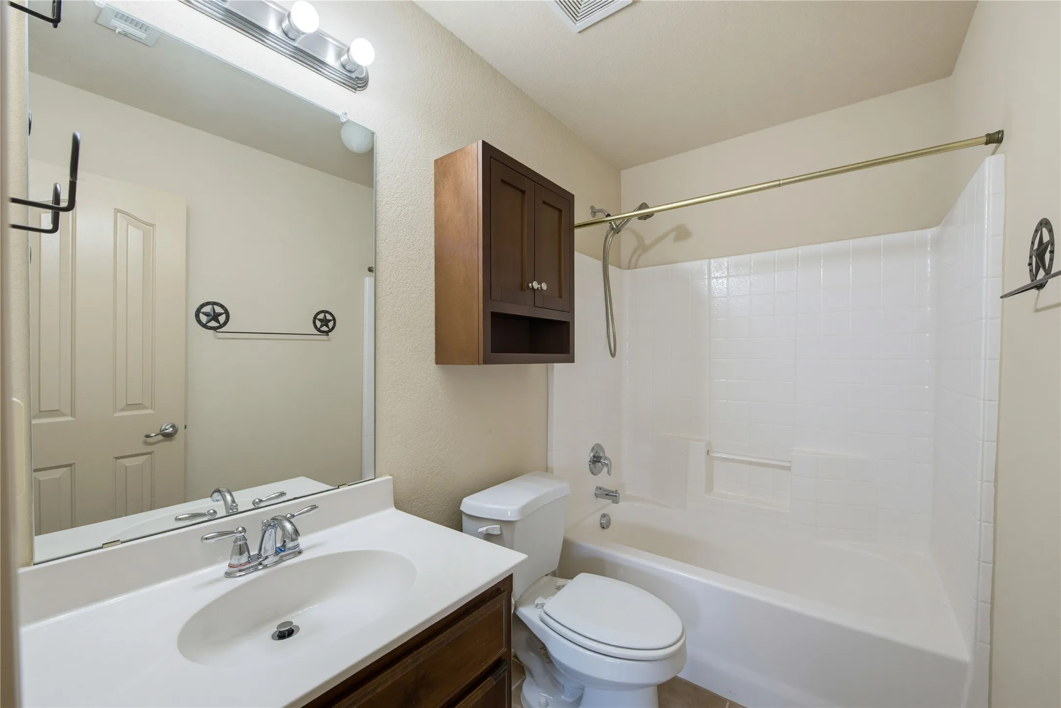 Upstairs ensuite primary bathroom