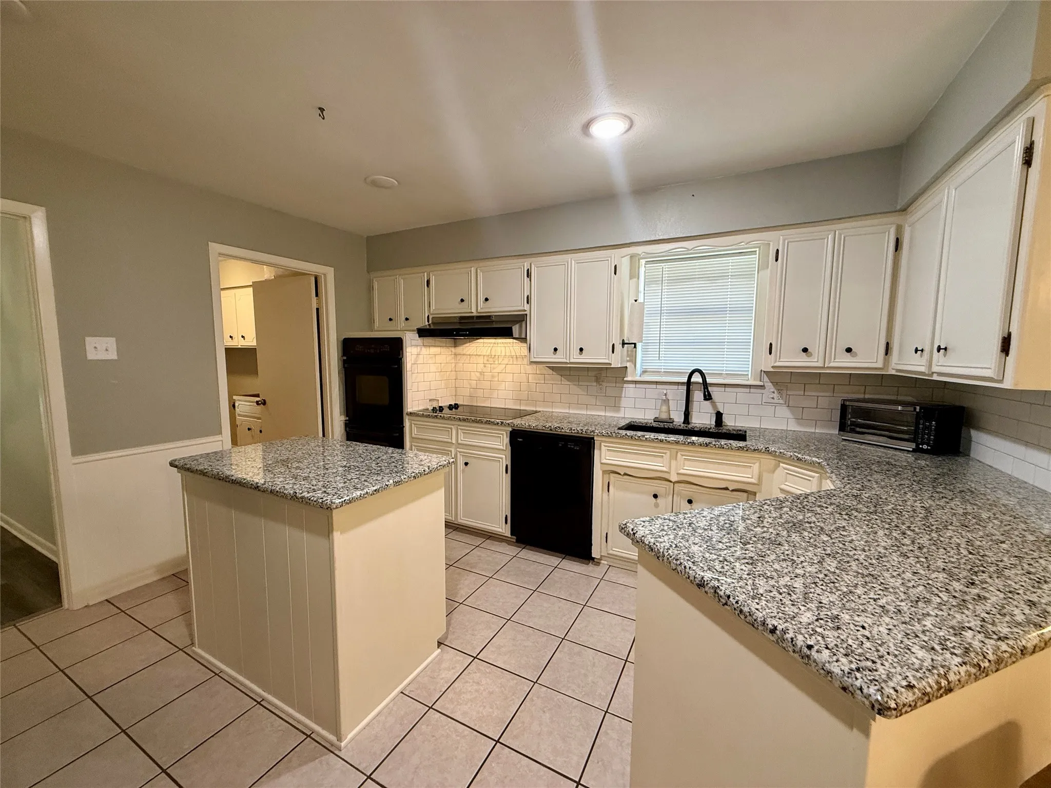 Single Family Residence For Rent in Grayson County , 3005 Anthony Drive, Sherman, Texas 75092, 4 Bedrooms, 3 Bathrooms, 2 Garage spaces, 2,461 Sqft, built in 1973, Price $2,750, mls#21339816, Real Estate Agent in Sherman, Homes For Rent in Grayson county, Homes For Rent in Sherman, Realtor in Sherman Texas, Real Estate Brokerage Independent Realty Texas, Luminita Cordes Realtor